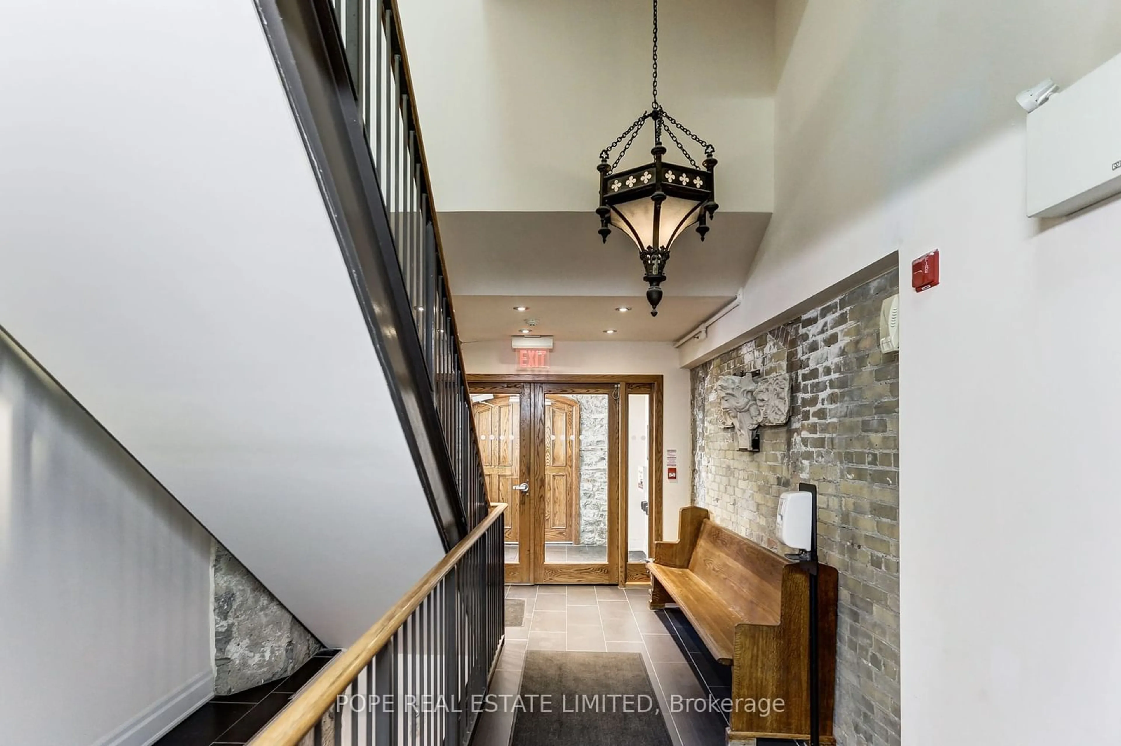 Indoor foyer for 384 Sunnyside Ave #202, Toronto Ontario M6R 2S1