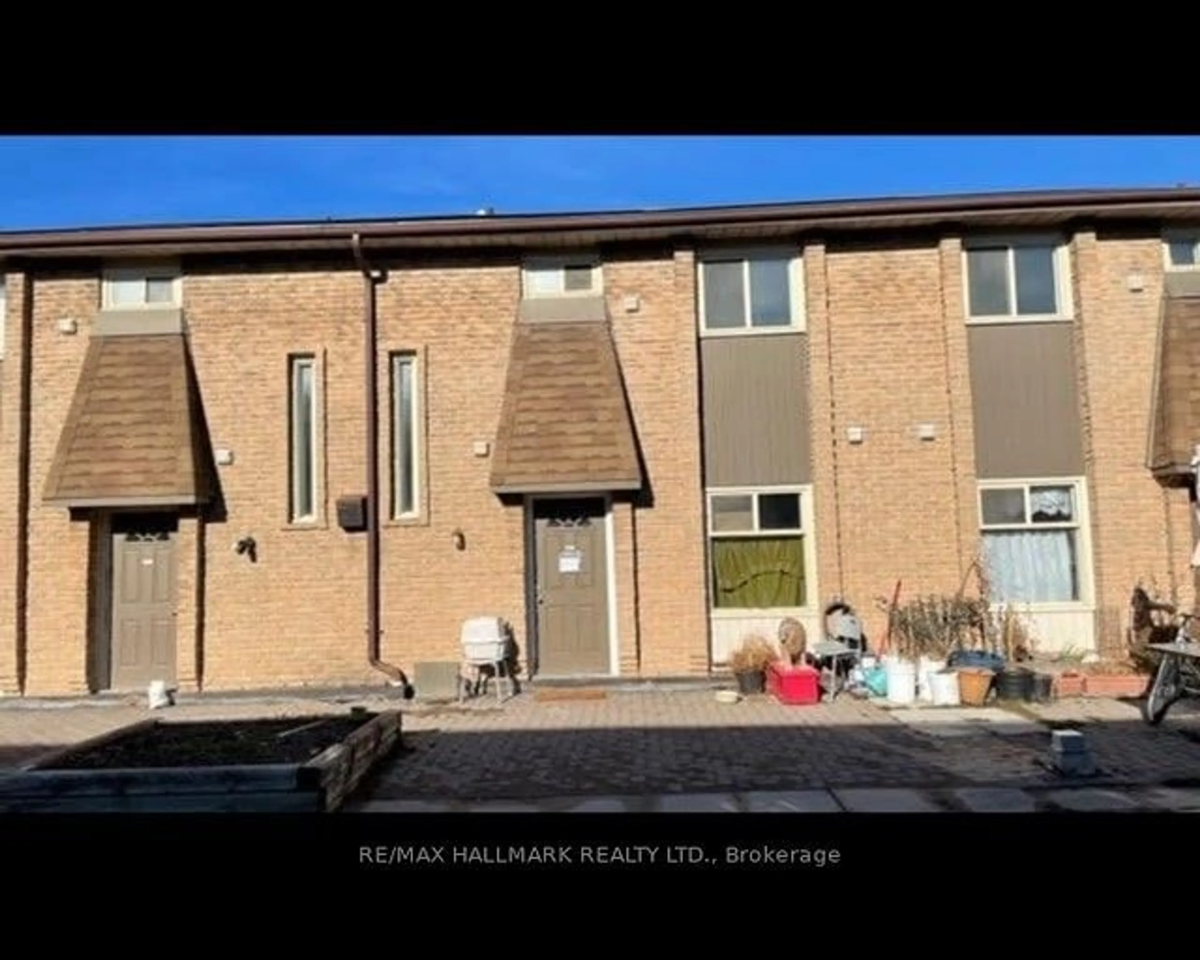 A pic from exterior of the house or condo for 28 Rexdale Blvd #16, Toronto Ontario M9W 5Z2