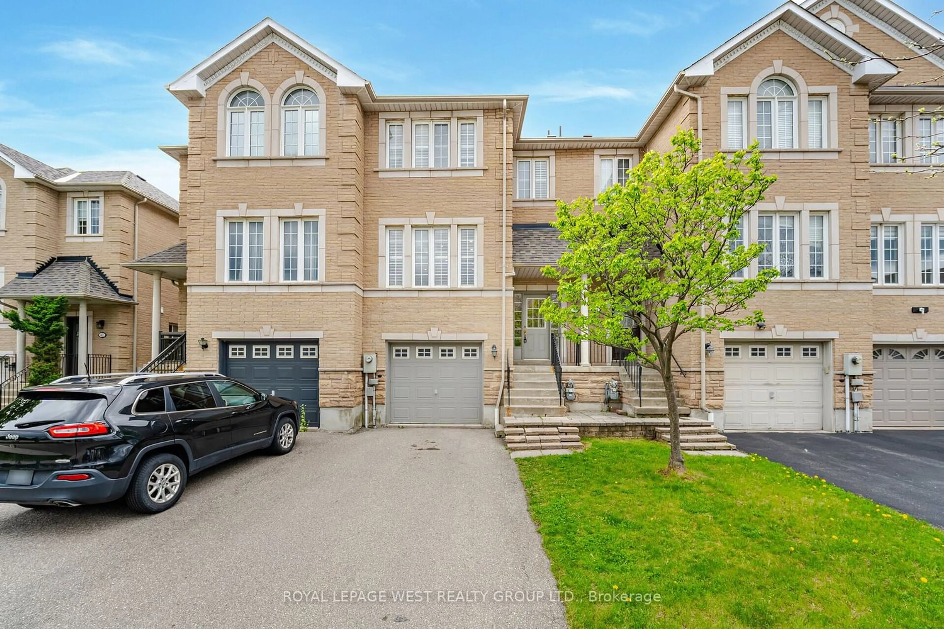 A pic from exterior of the house or condo for 36 Andrika Crt, Mississauga Ontario L4Z 4E9