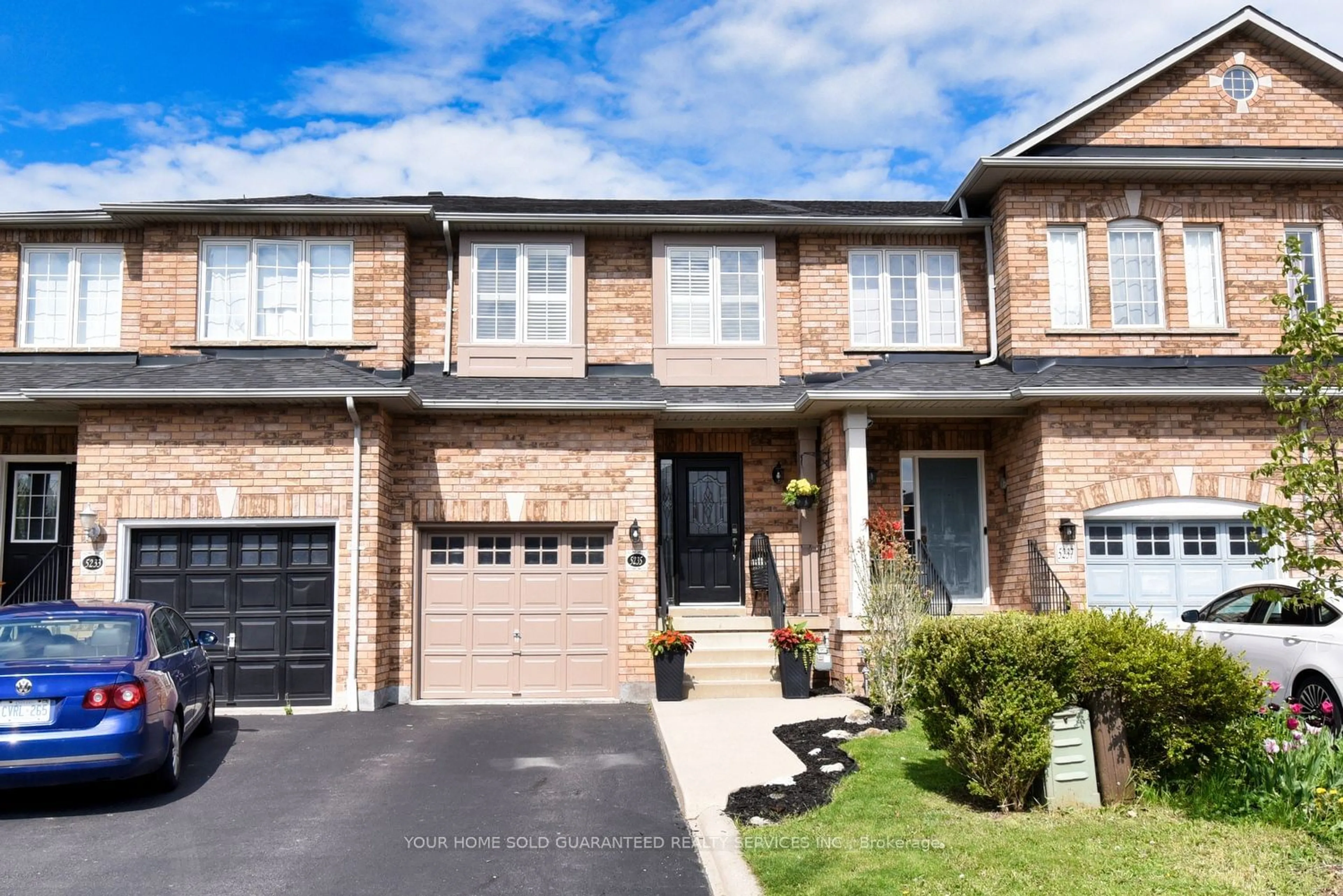 A pic from exterior of the house or condo for 5235 Thornburn Dr, Burlington Ontario L7L 6R3