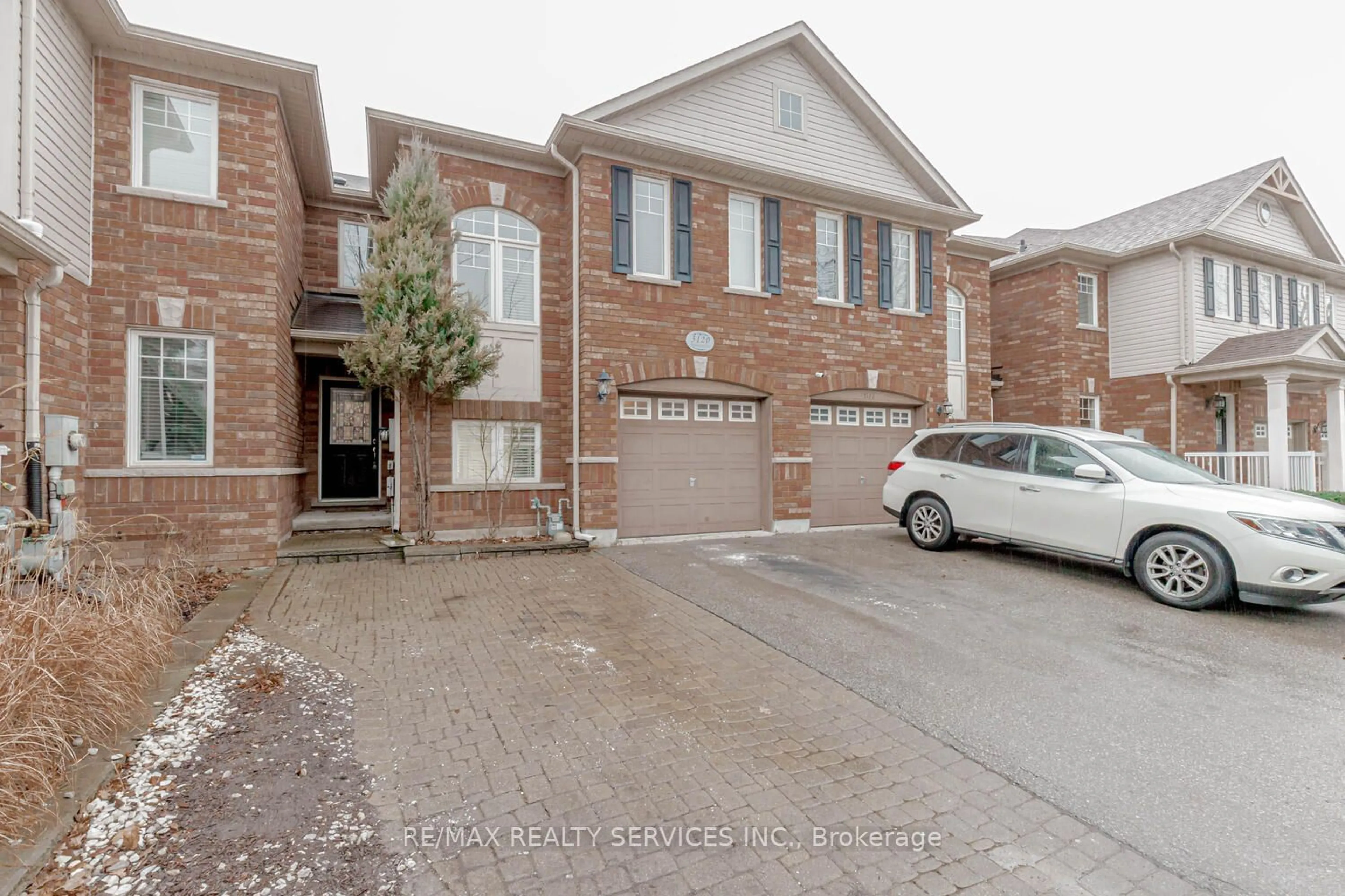 A pic from exterior of the house or condo for 3120 Highbourne Cres, Oakville Ontario L6M 5H2