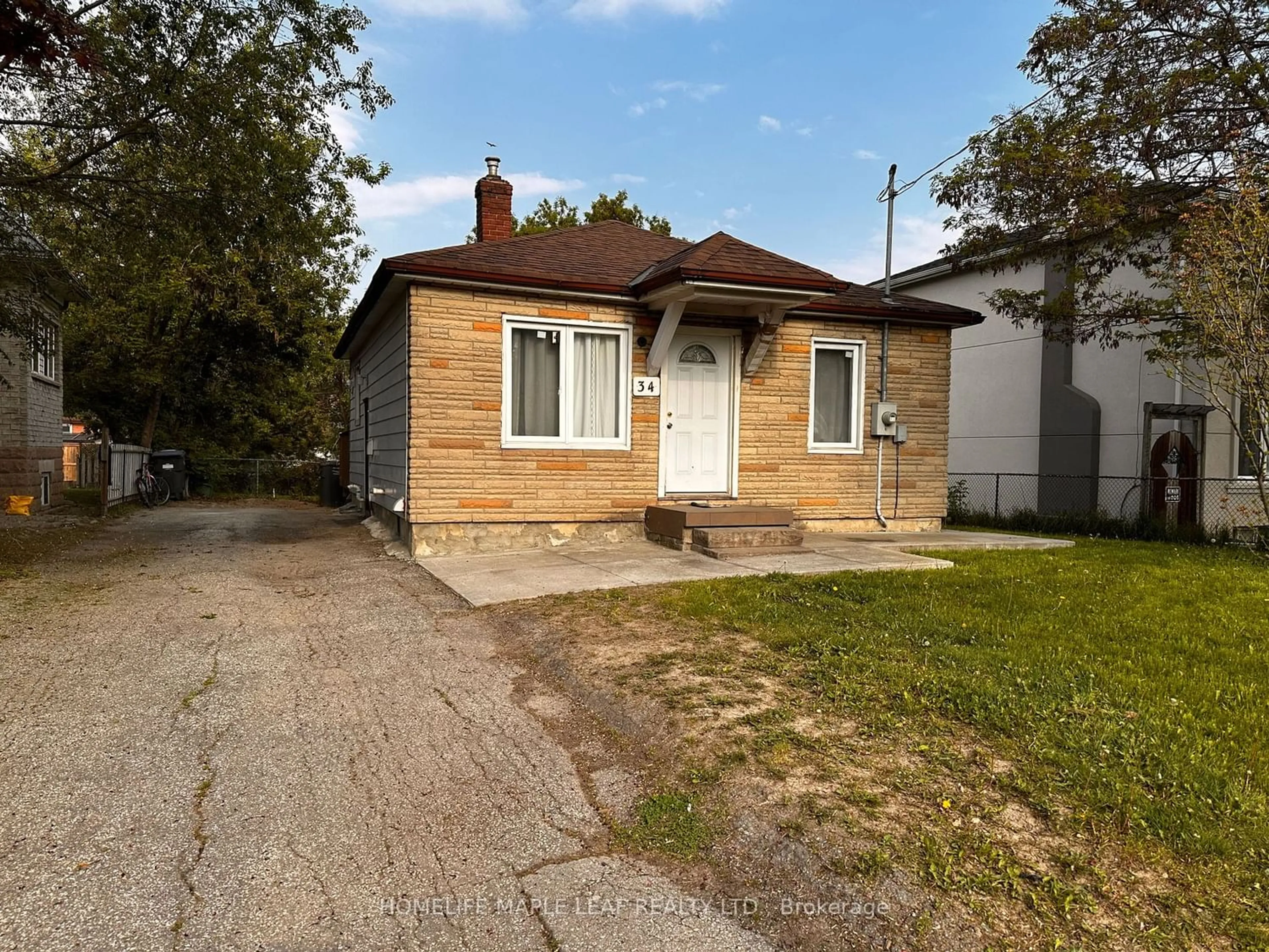 Frontside or backside of a home for 34 Sledman St, Mississauga Ontario L4T 1K5