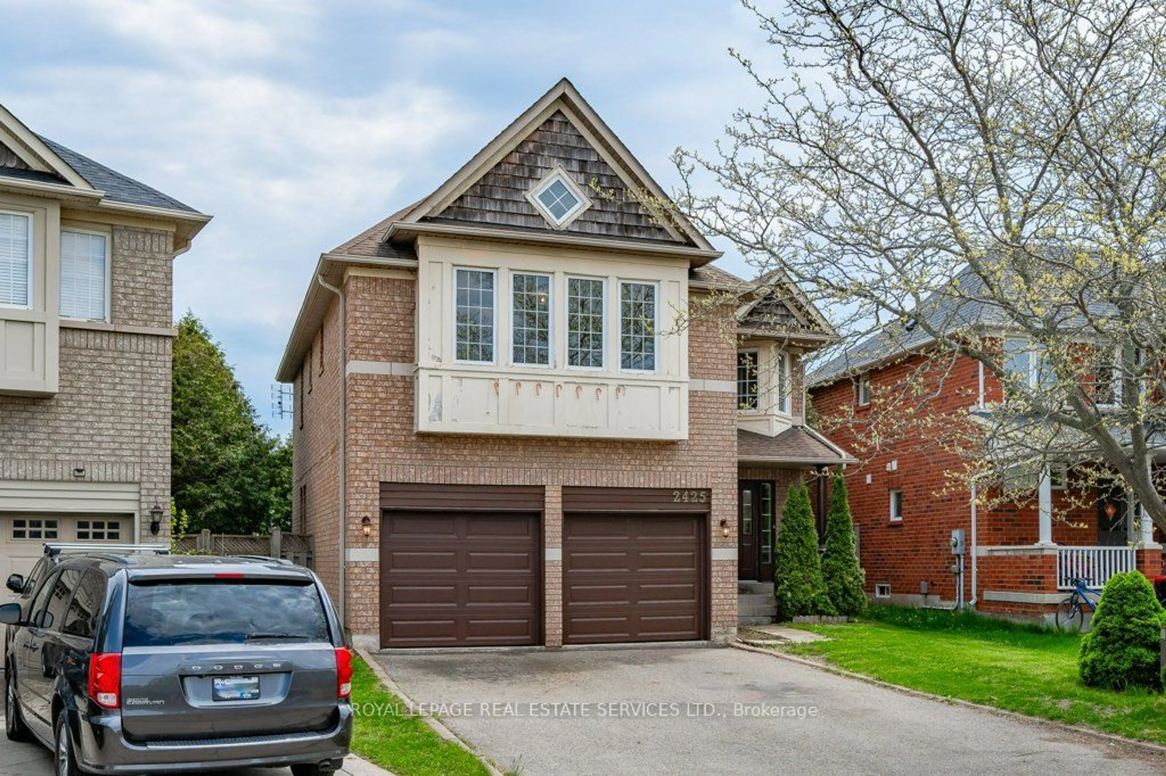 Home with brick exterior material for 2425 Nichols Dr, Oakville Ontario L6H 6T2