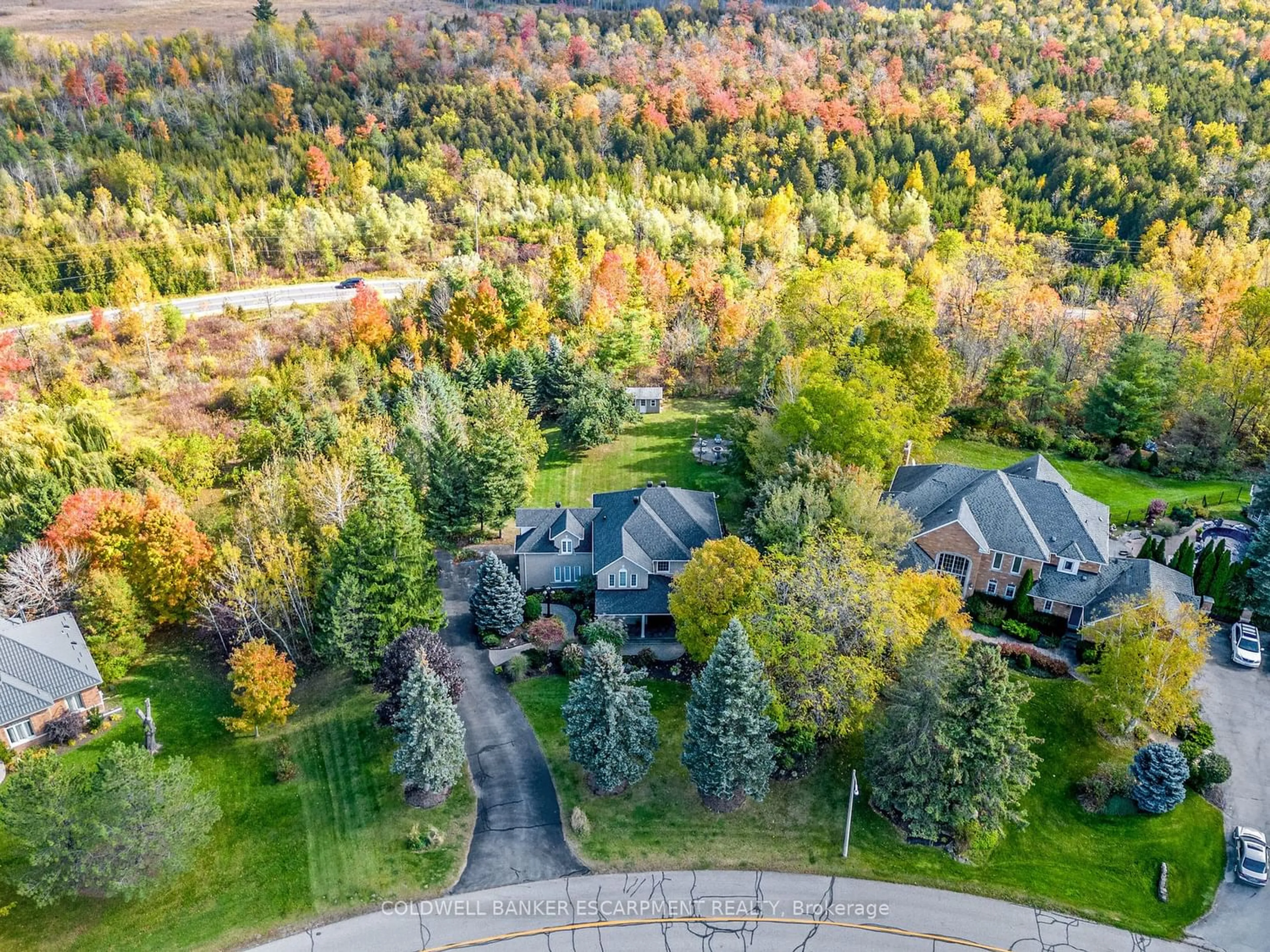 Frontside or backside of a home for 10 Trillium Terr, Halton Hills Ontario L7J 2W8