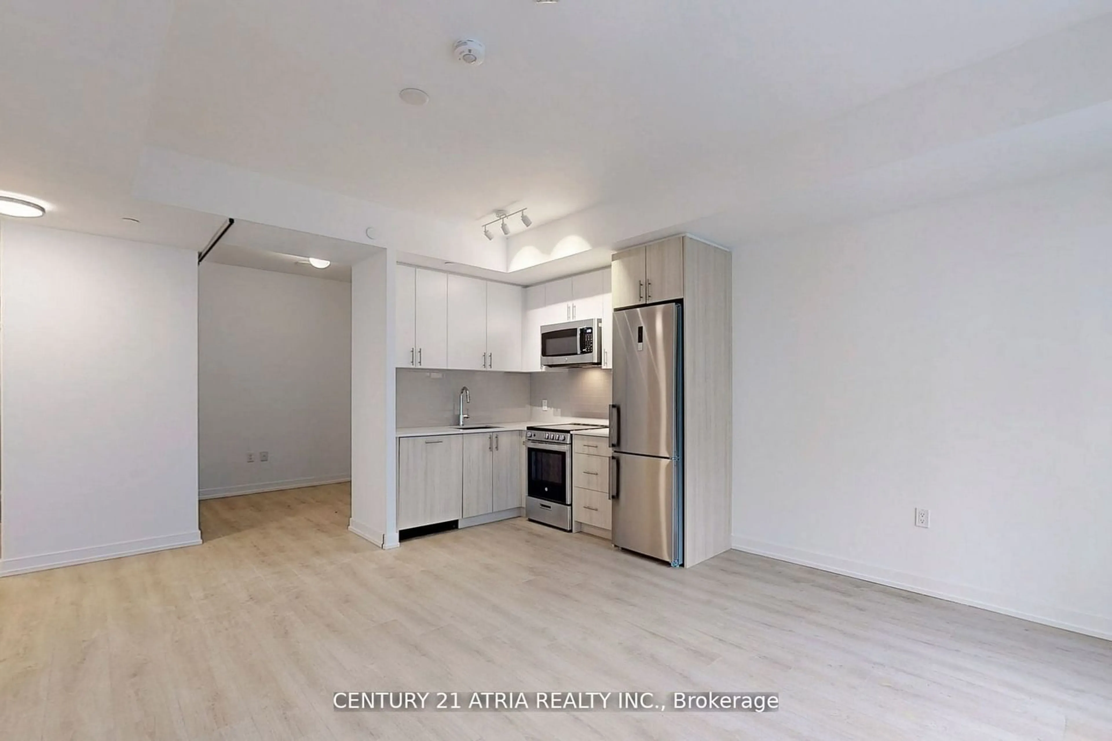 Standard kitchen for 1195 The Queensway St #906, Toronto Ontario M8Z 0H1