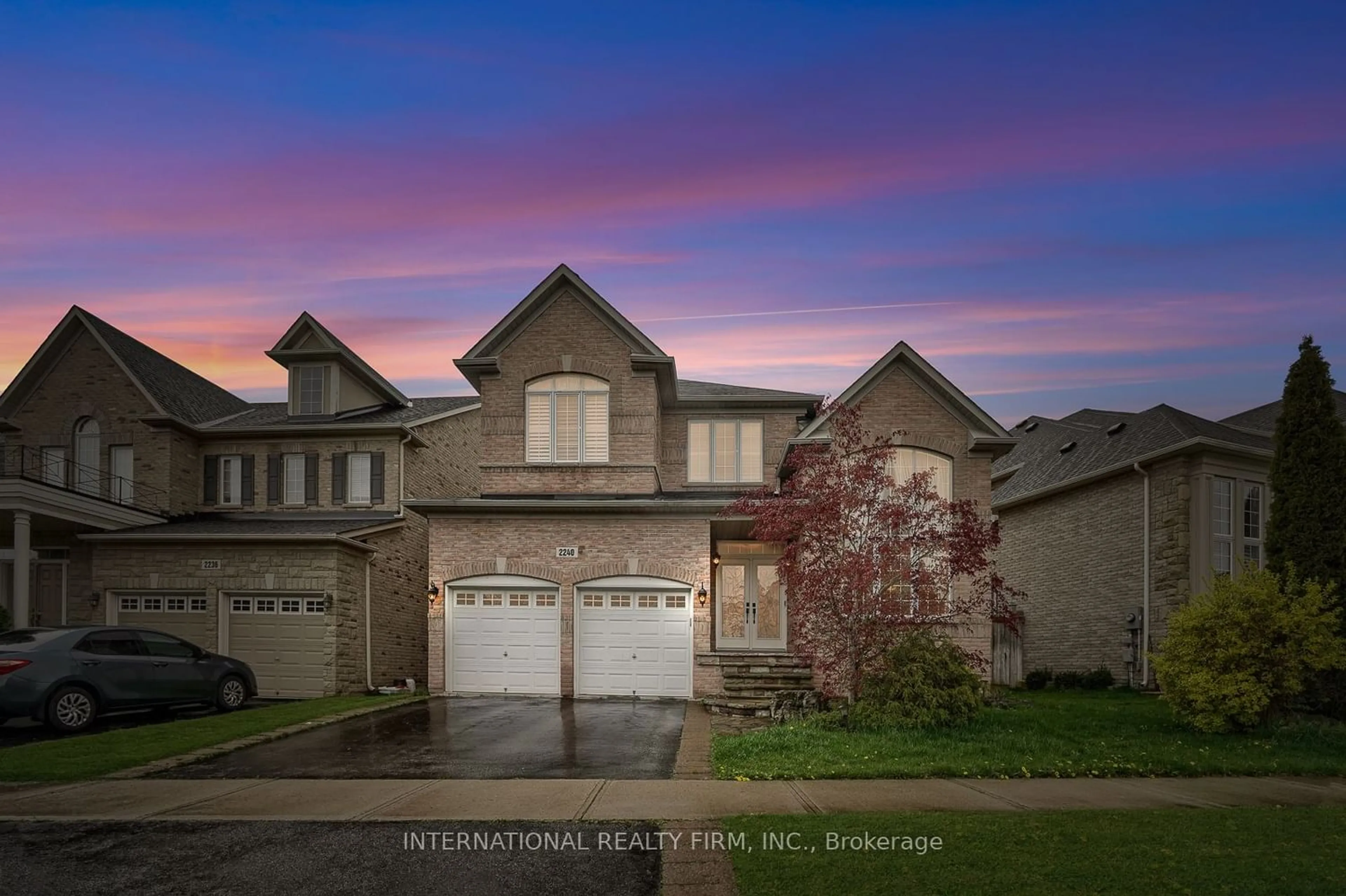 Frontside or backside of a home for 2240 Wuthering Heights Way, Oakville Ontario L6M 0A3
