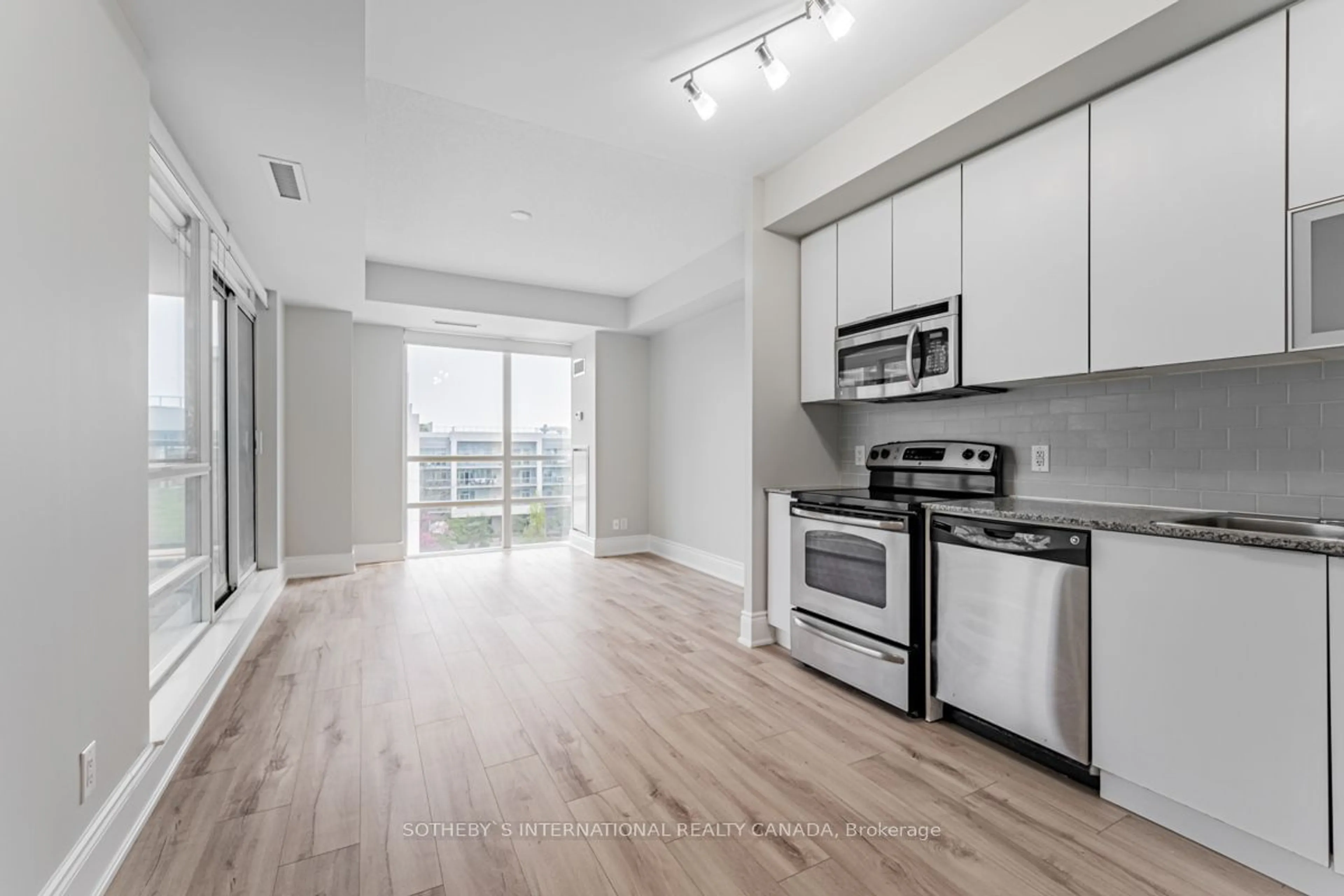 Standard kitchen for 16 Brookers Lane #410, Toronto Ontario M8V 0A5