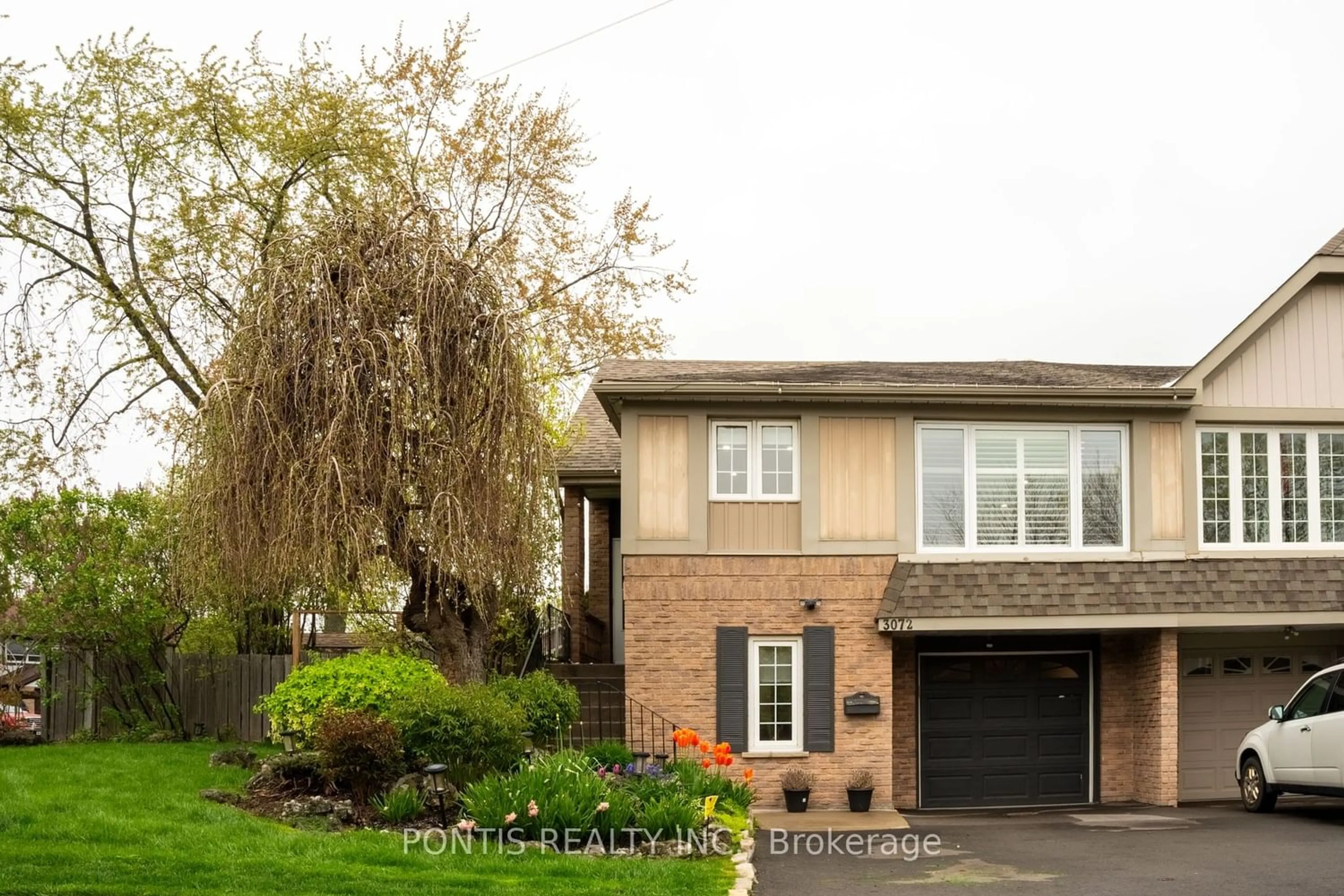 Frontside or backside of a home for 3072 Autumn Hill Cres, Burlington Ontario L7M 1Y5