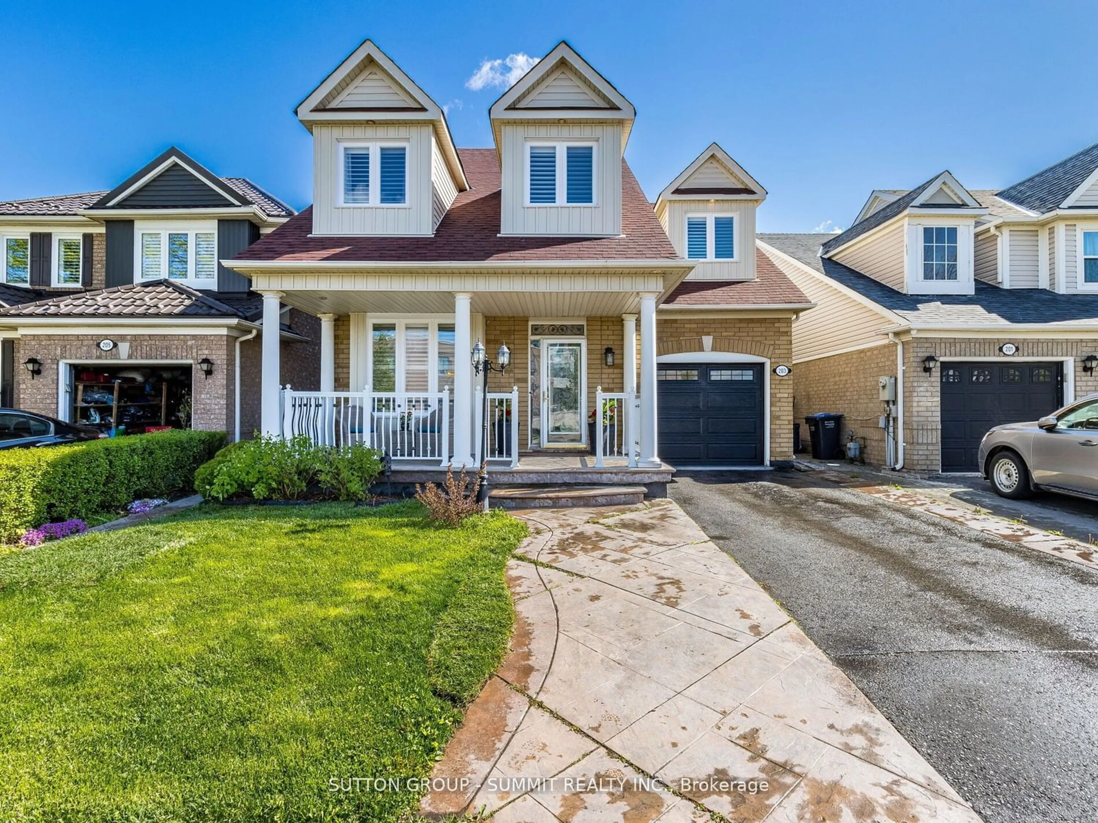 Frontside or backside of a home for 203 Brisdale Dr, Brampton Ontario L7A 2T2