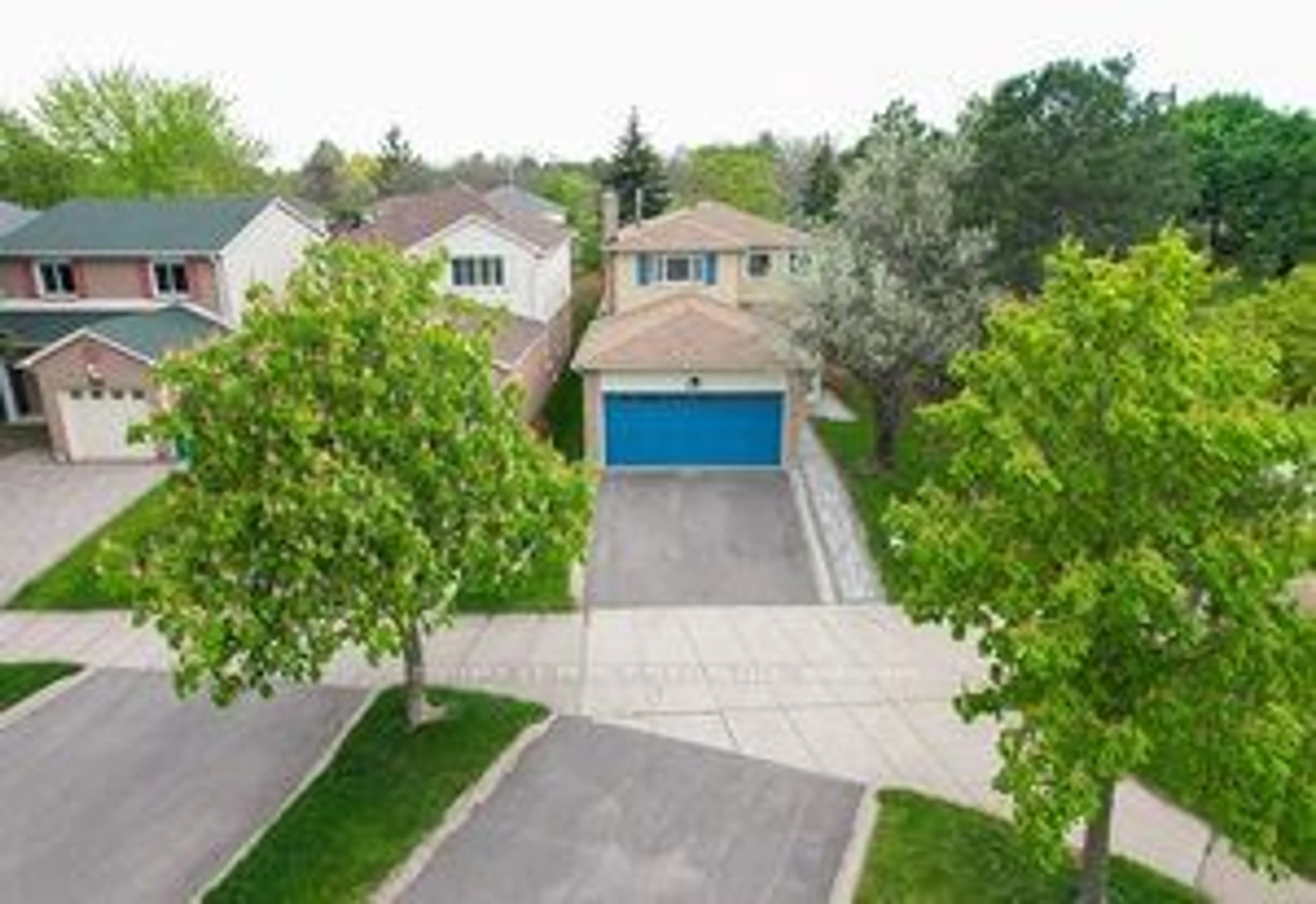 Frontside or backside of a home for 6117 Fullerton Cres, Mississauga Ontario L5N 3A3