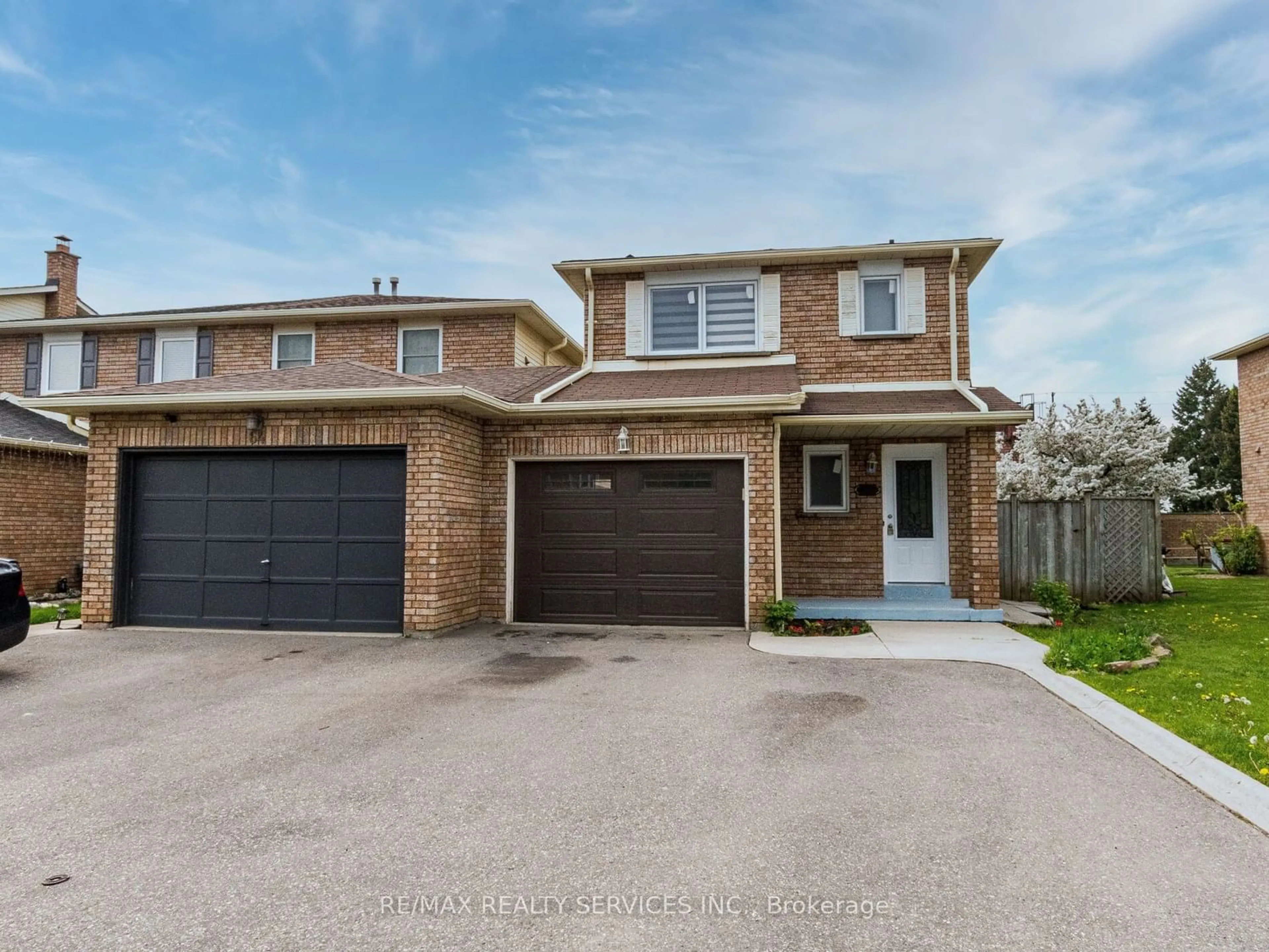 Frontside or backside of a home for 66 Dumfries Ave, Brampton Ontario L6Z 2Y2