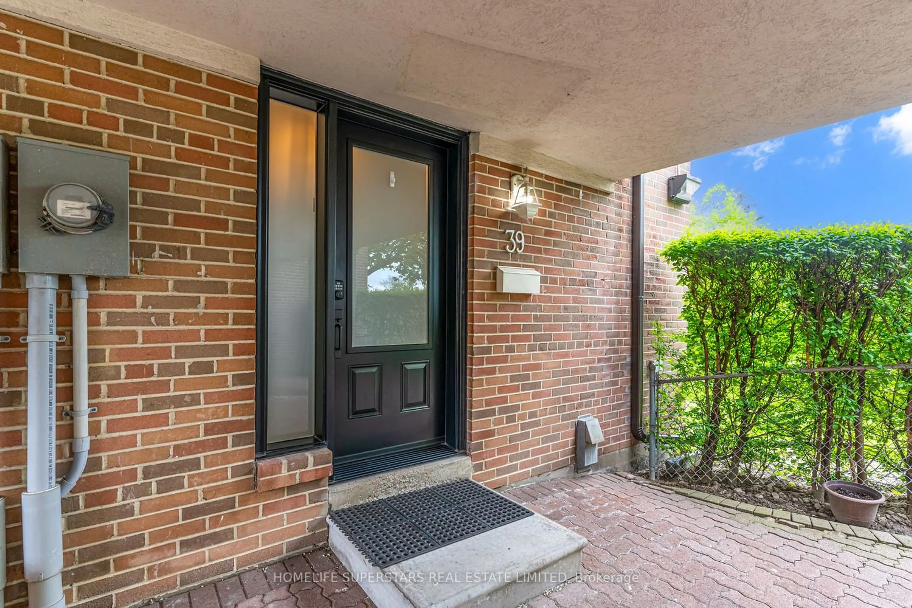 Indoor entryway for 27 Tealham Dr #39, Toronto Ontario M9V 3T5
