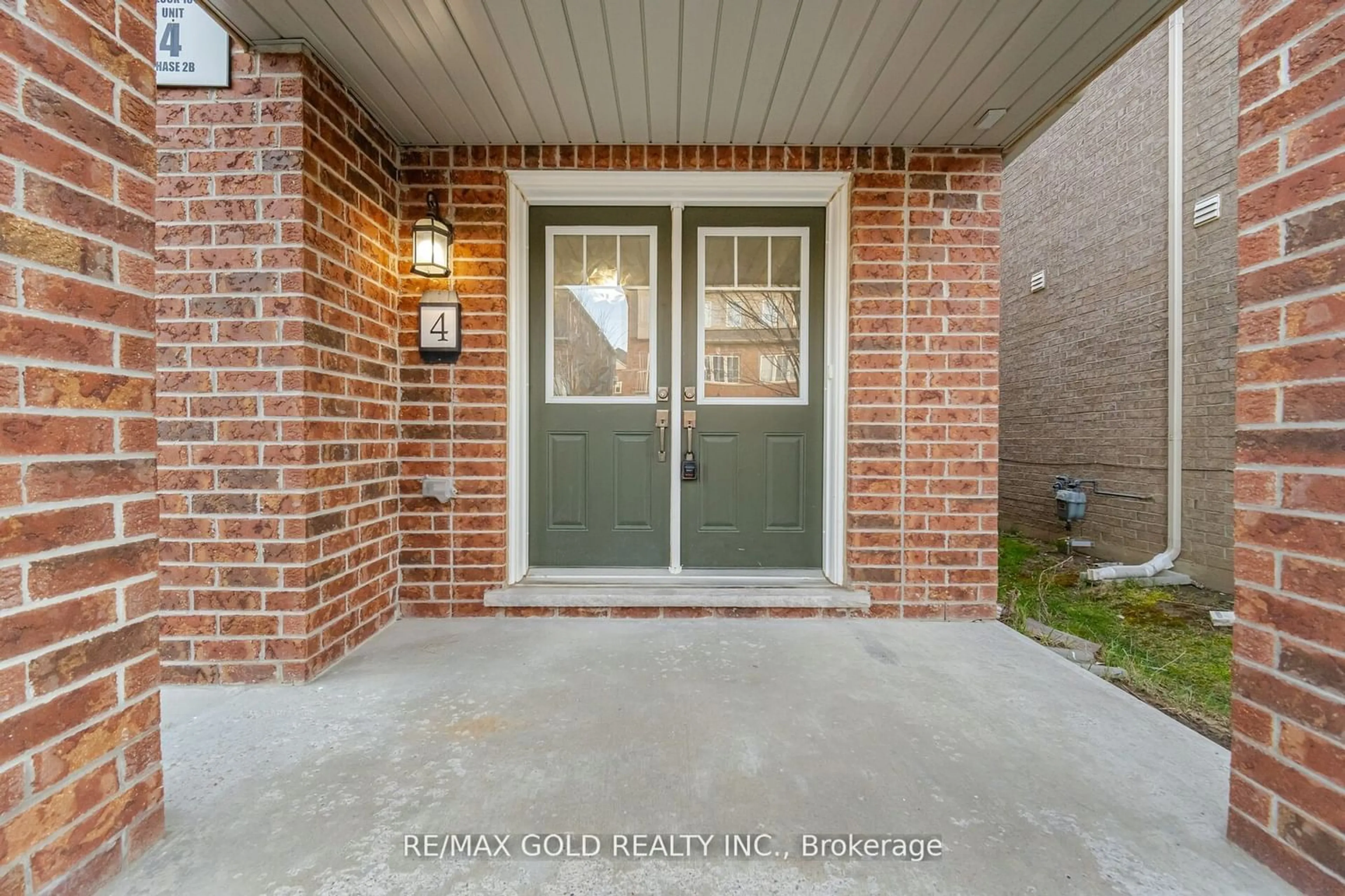 Indoor entryway for 4 Givemay St, Brampton Ontario L7A 4N5