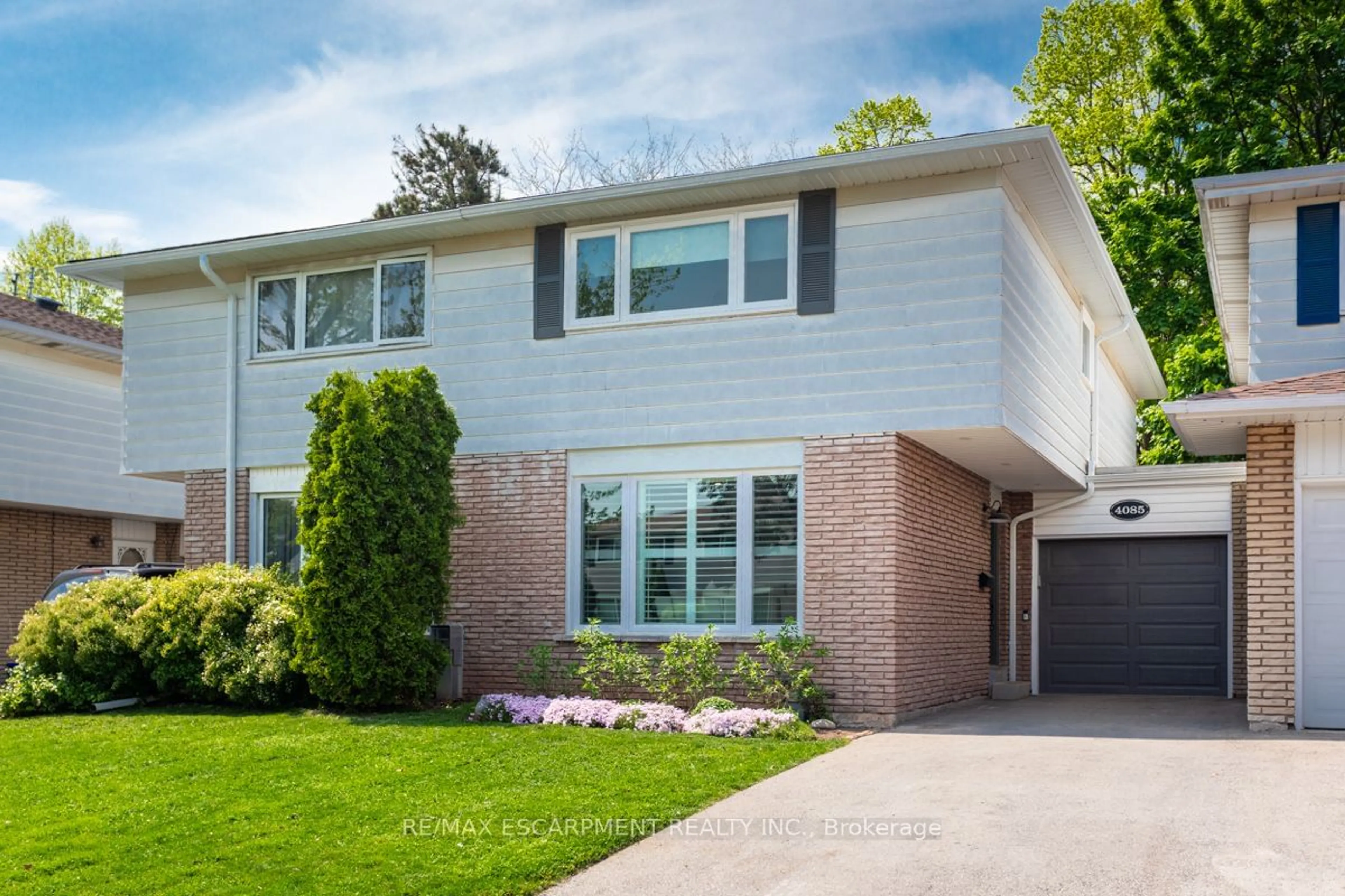 Home with brick exterior material for 4085 Stephanie St, Burlington Ontario L7L 1W9
