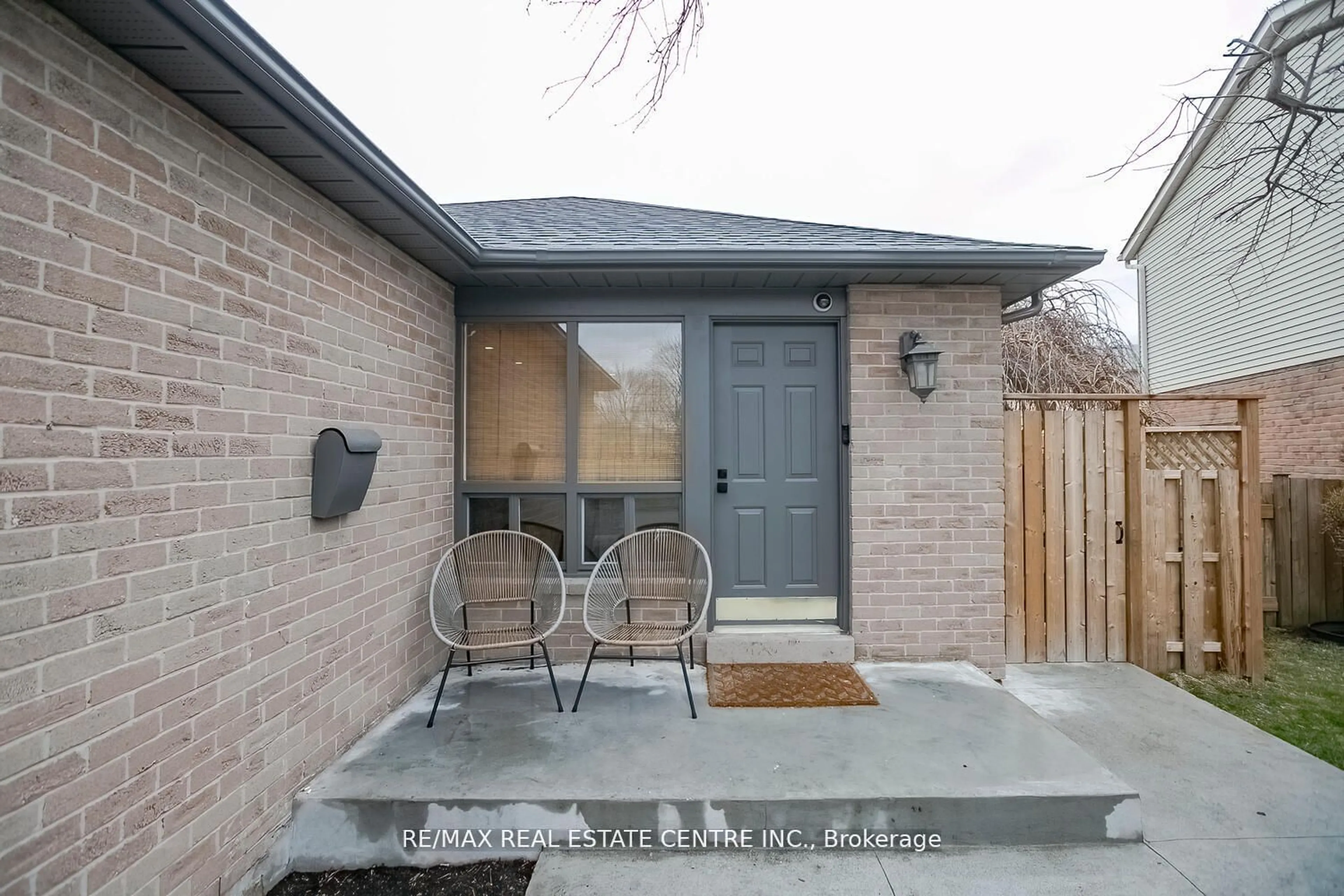 Home with brick exterior material for 6089 Fullerton Cres, Mississauga Ontario L5N 3A3