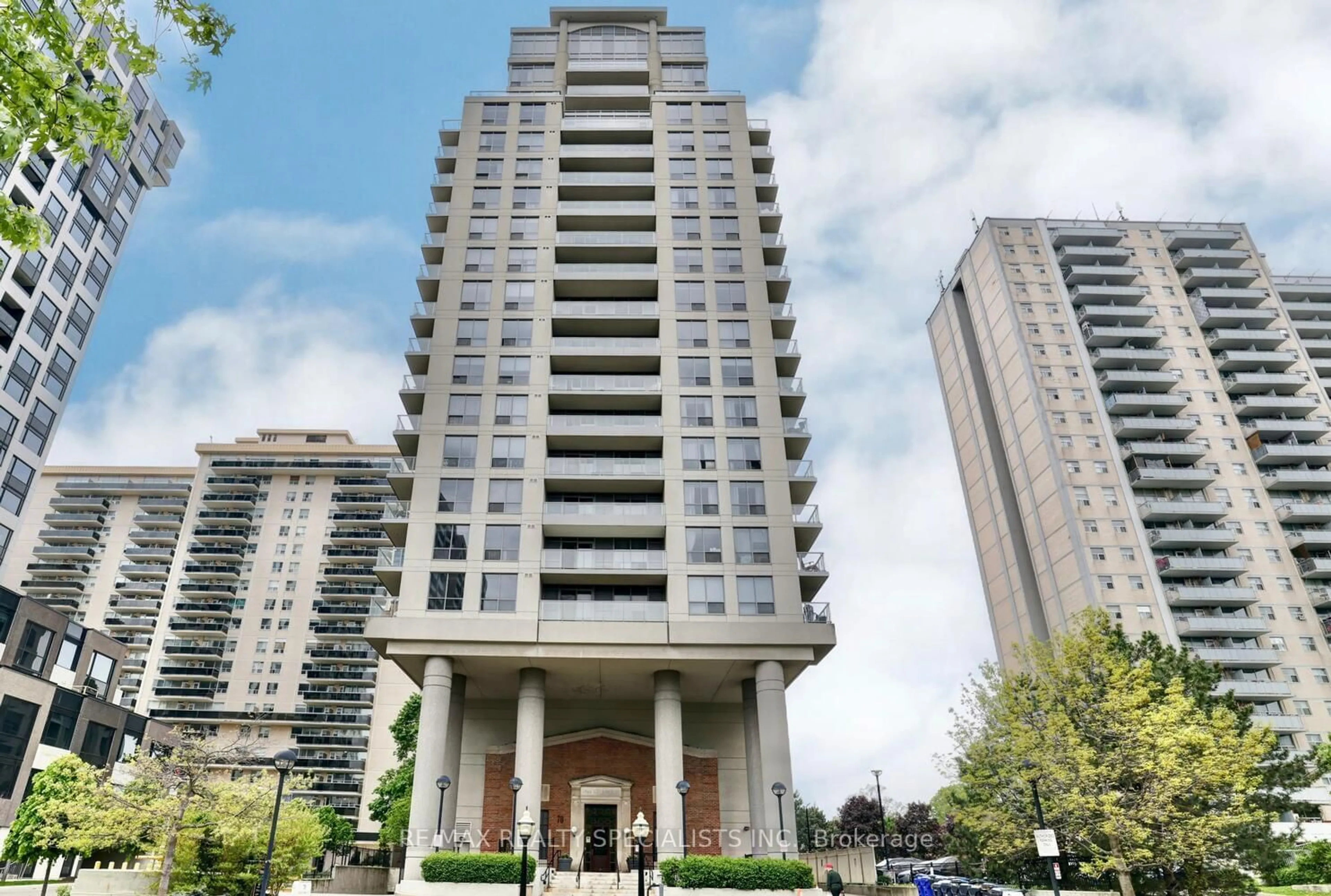 A pic from exterior of the house or condo for 70 High Park Ave #1401, Toronto Ontario M6P 1A1