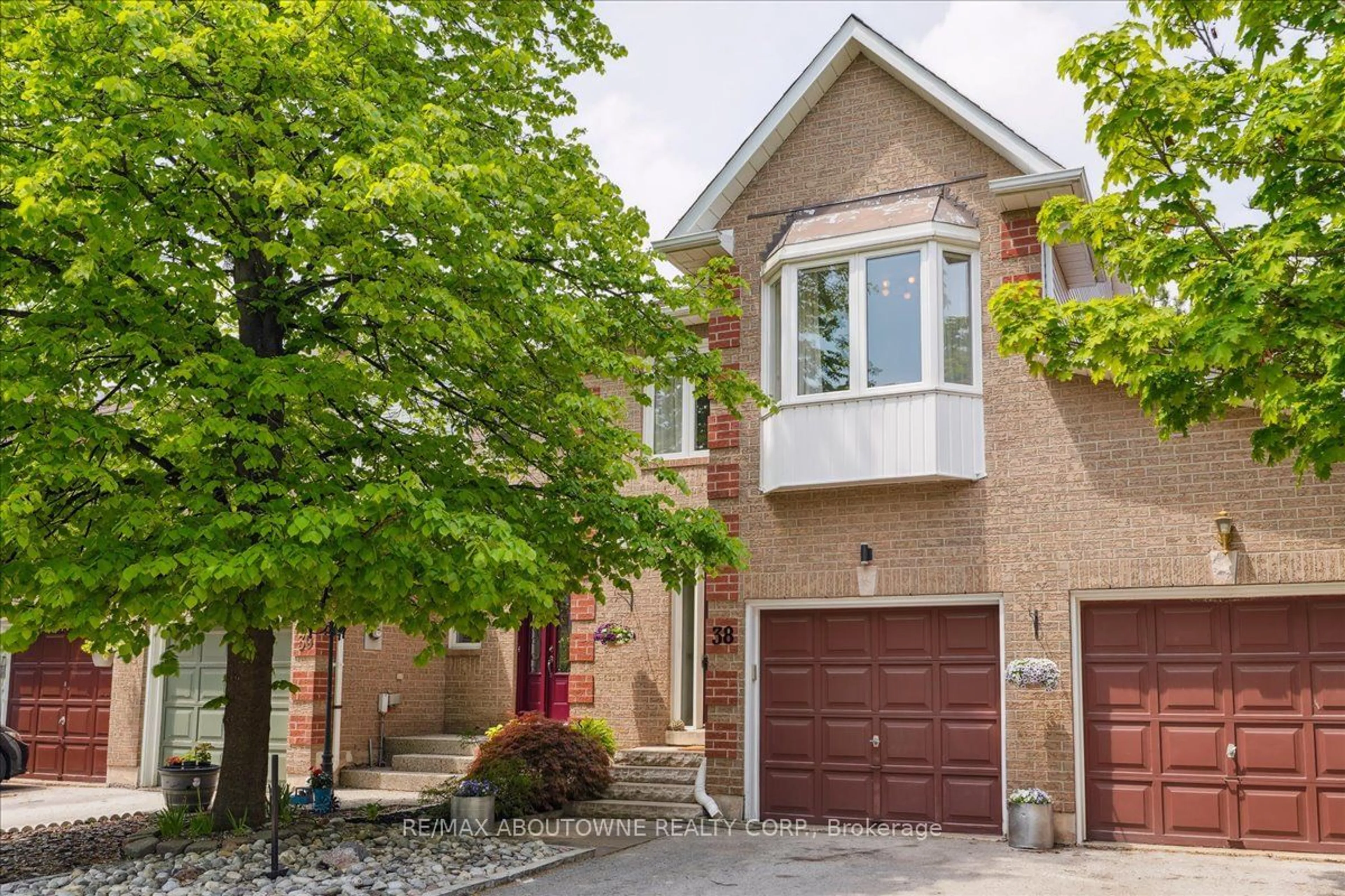 A pic from exterior of the house or condo for 1240 Westview Terr #38, Oakville Ontario L6M 3M4