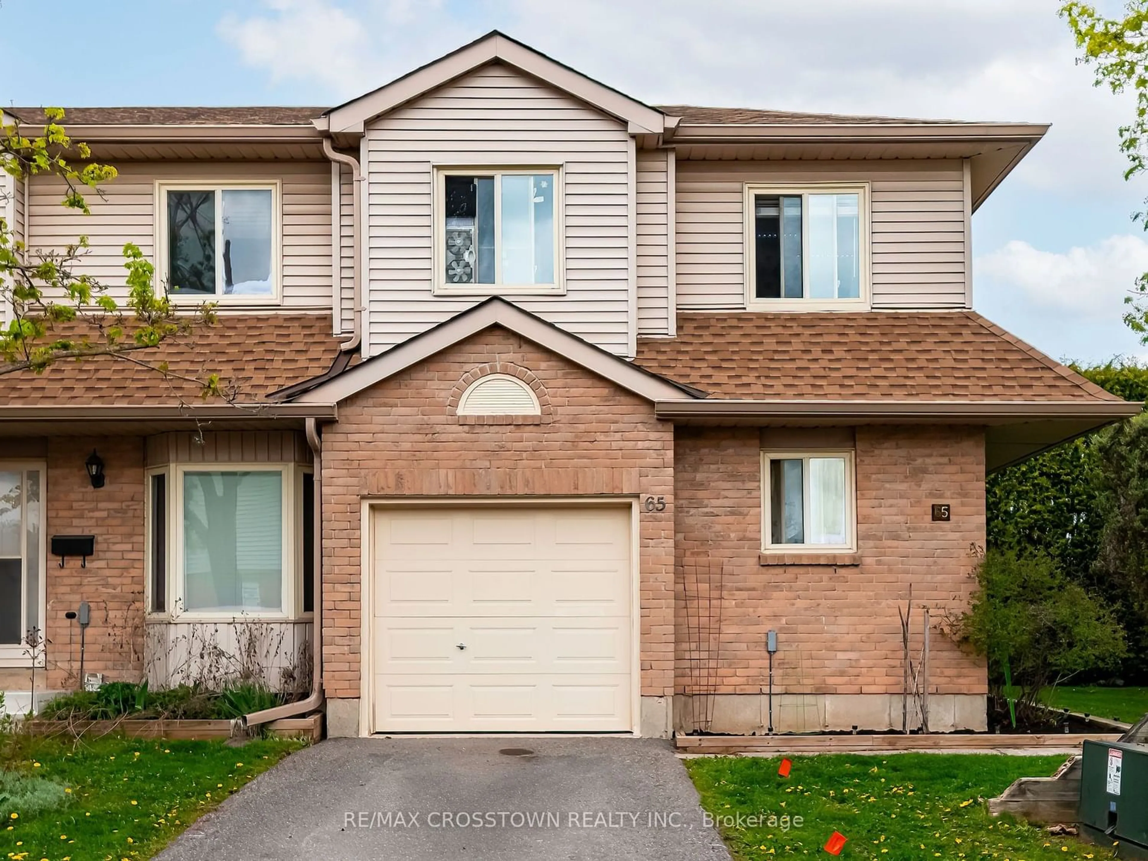 Frontside or backside of a home for 31 Parkview Dr #65, Orangeville Ontario L9W 4H9