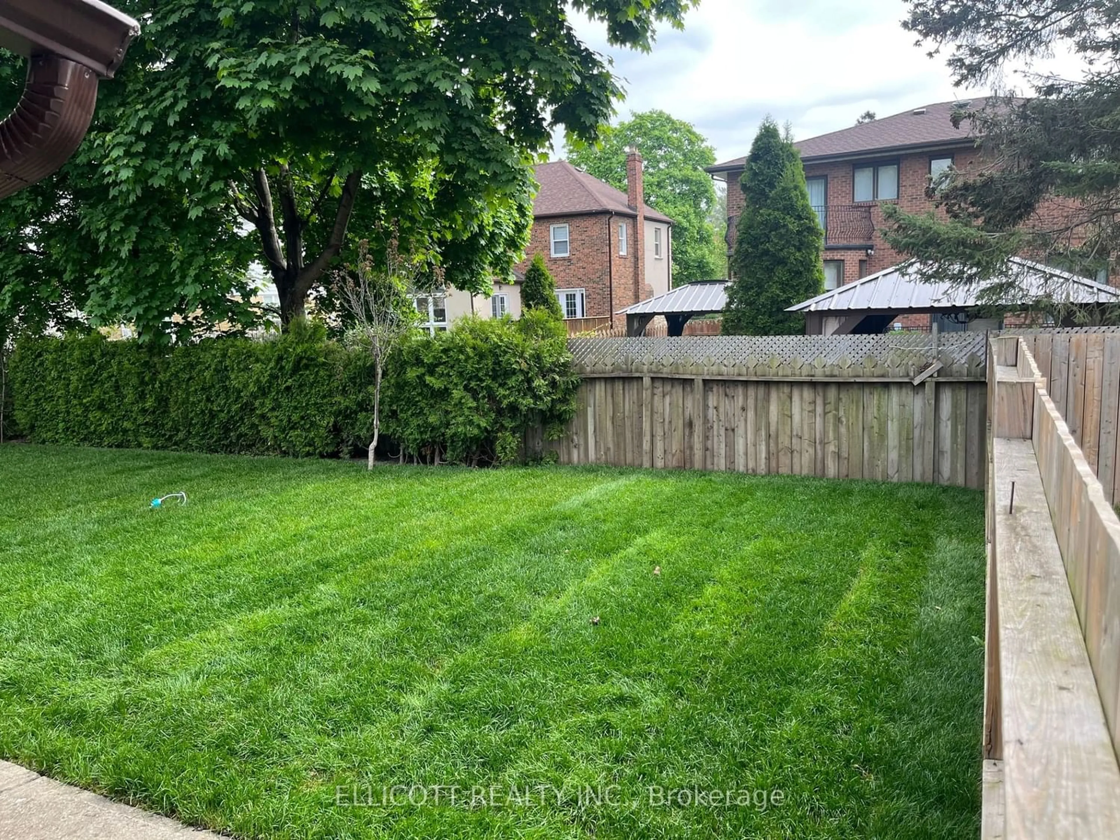 Fenced yard for 27 Woodbank Rd, Toronto Ontario M9B 5C3
