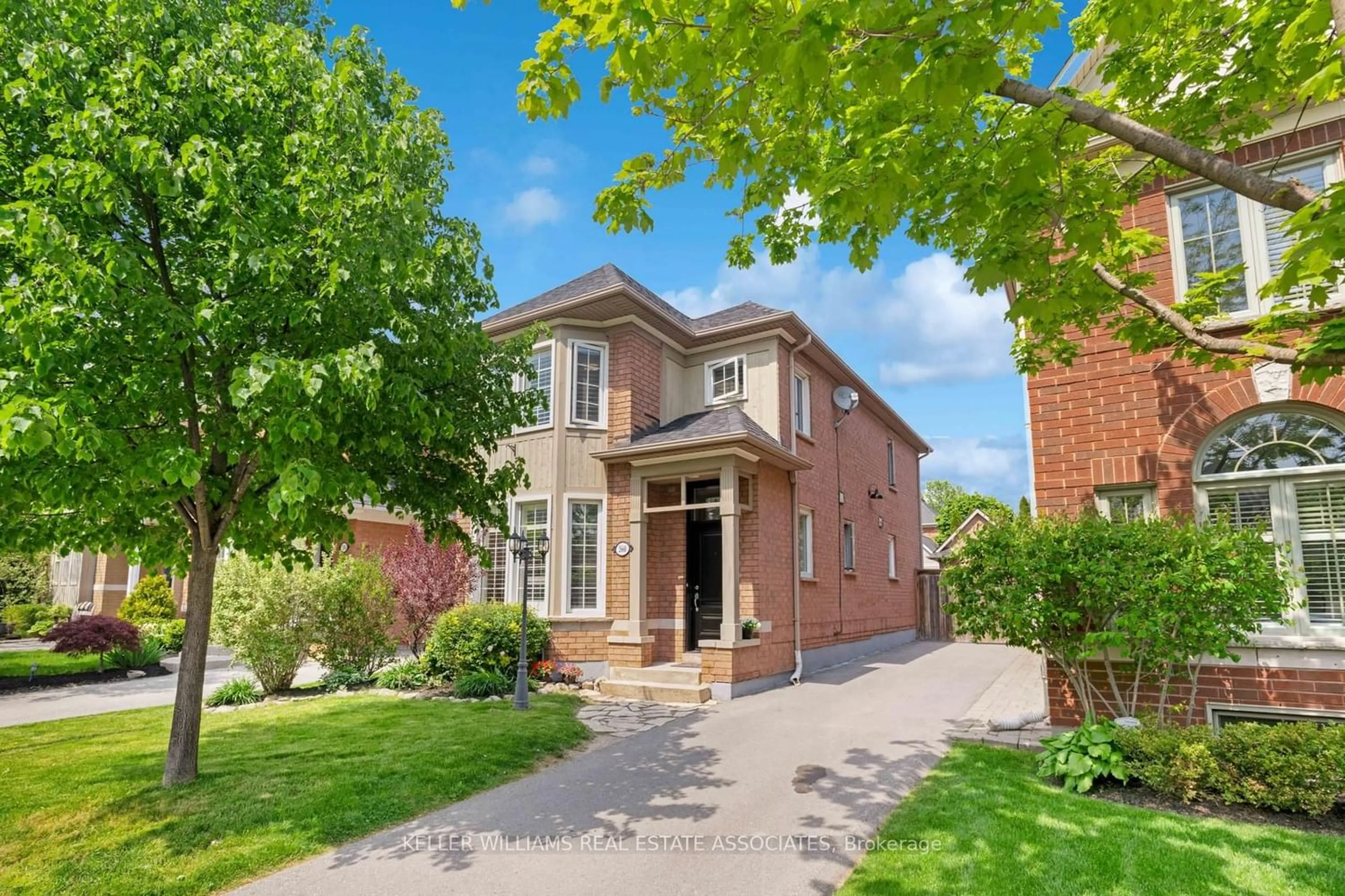 Home with brick exterior material for 2660 Devonsley Cres, Oakville Ontario L6H 6J2
