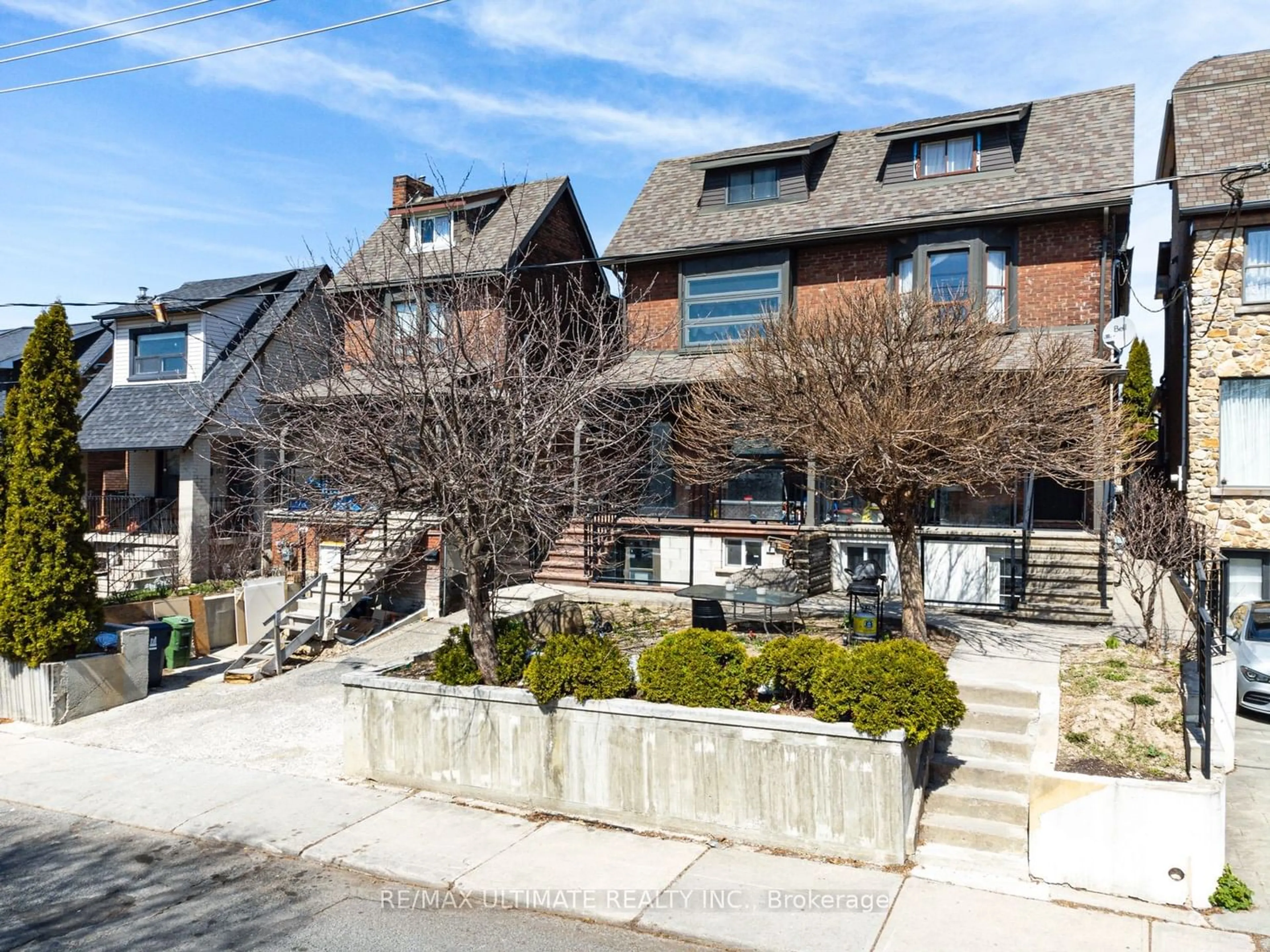 Living room for 176 Rosemount Ave, Toronto Ontario M6H 2M9