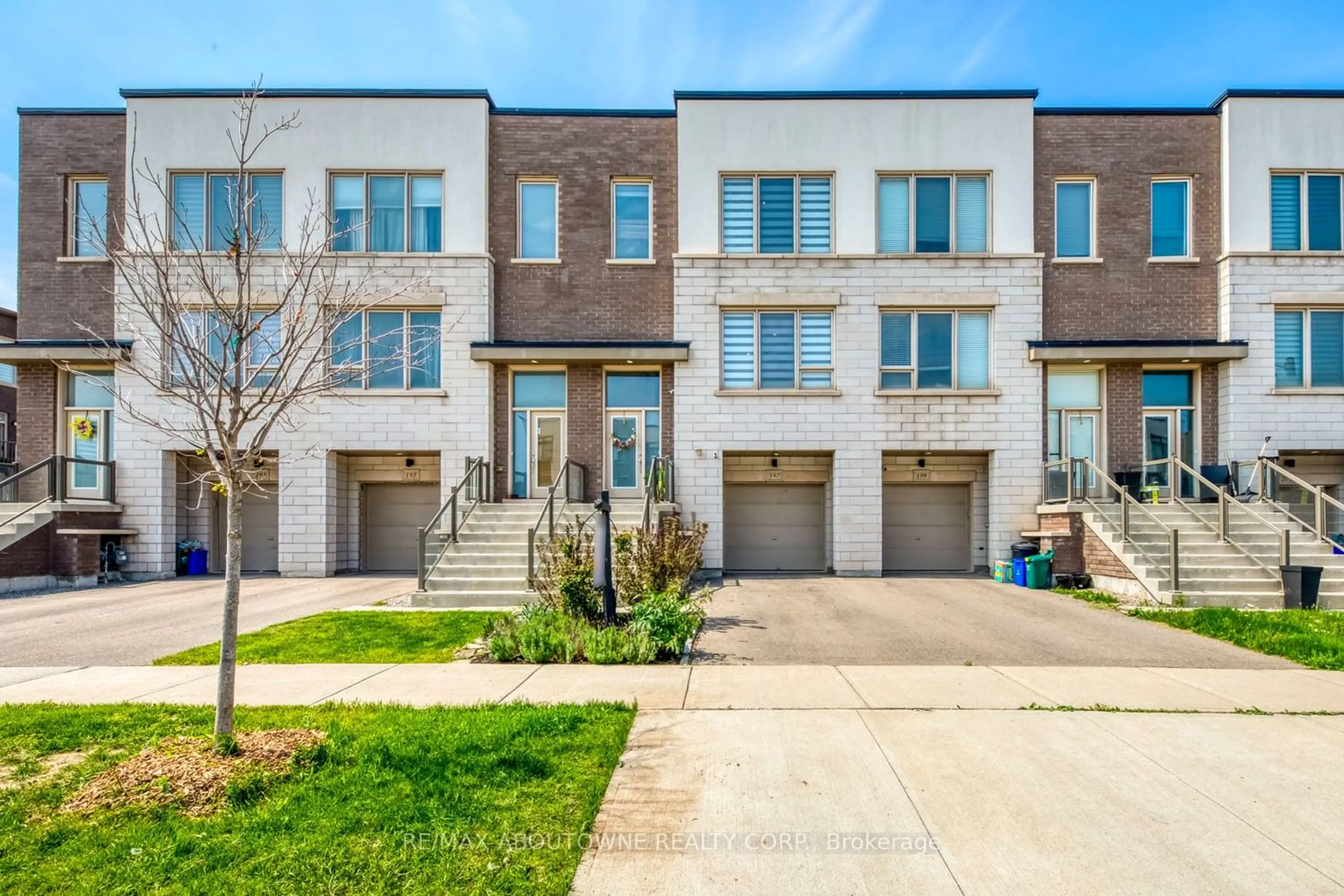 A pic from exterior of the house or condo for 197 Wheat Boom Dr, Oakville Ontario L6H 0M1