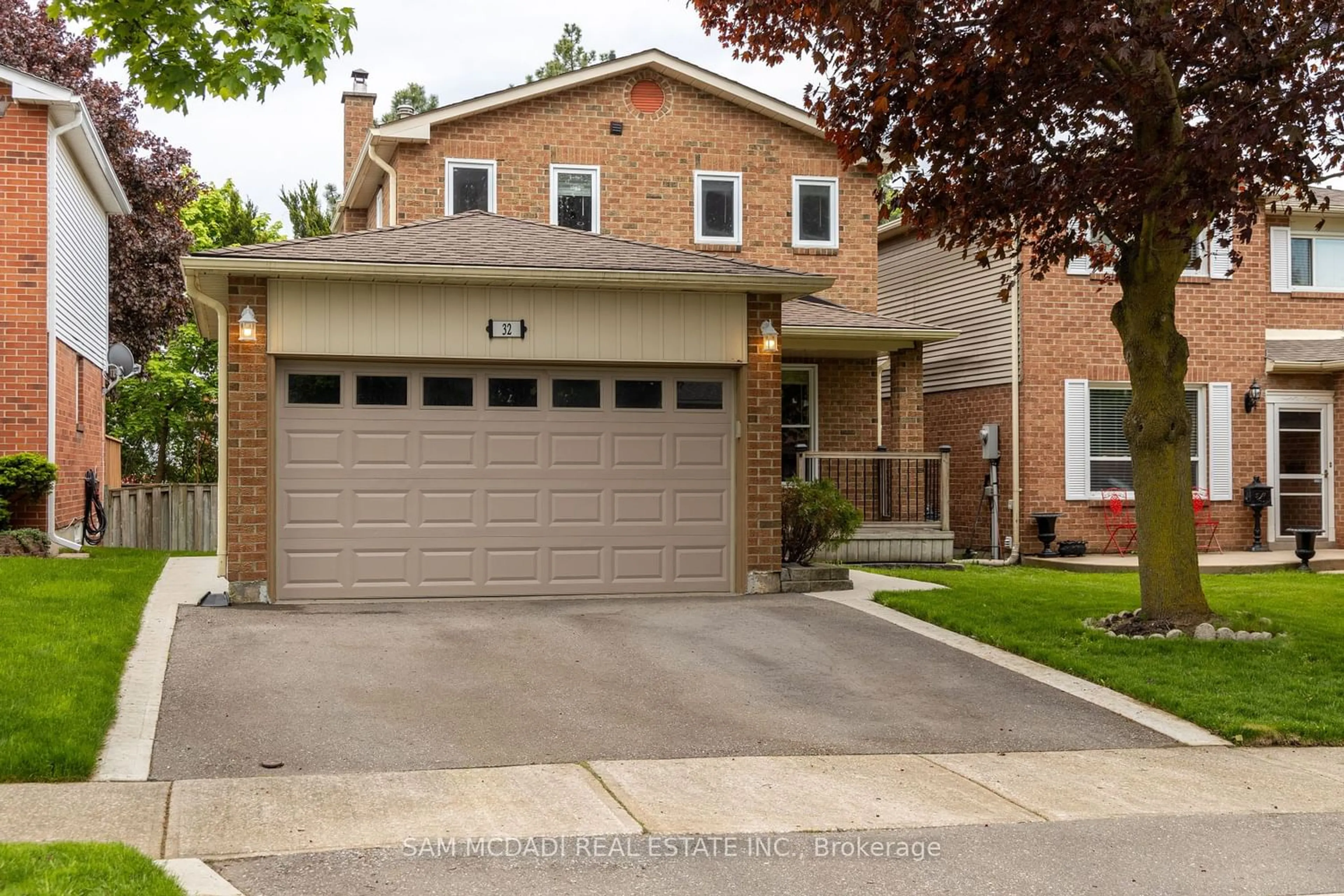 Home with brick exterior material for 32 Cassander Cres, Brampton Ontario L6Z 1Z2