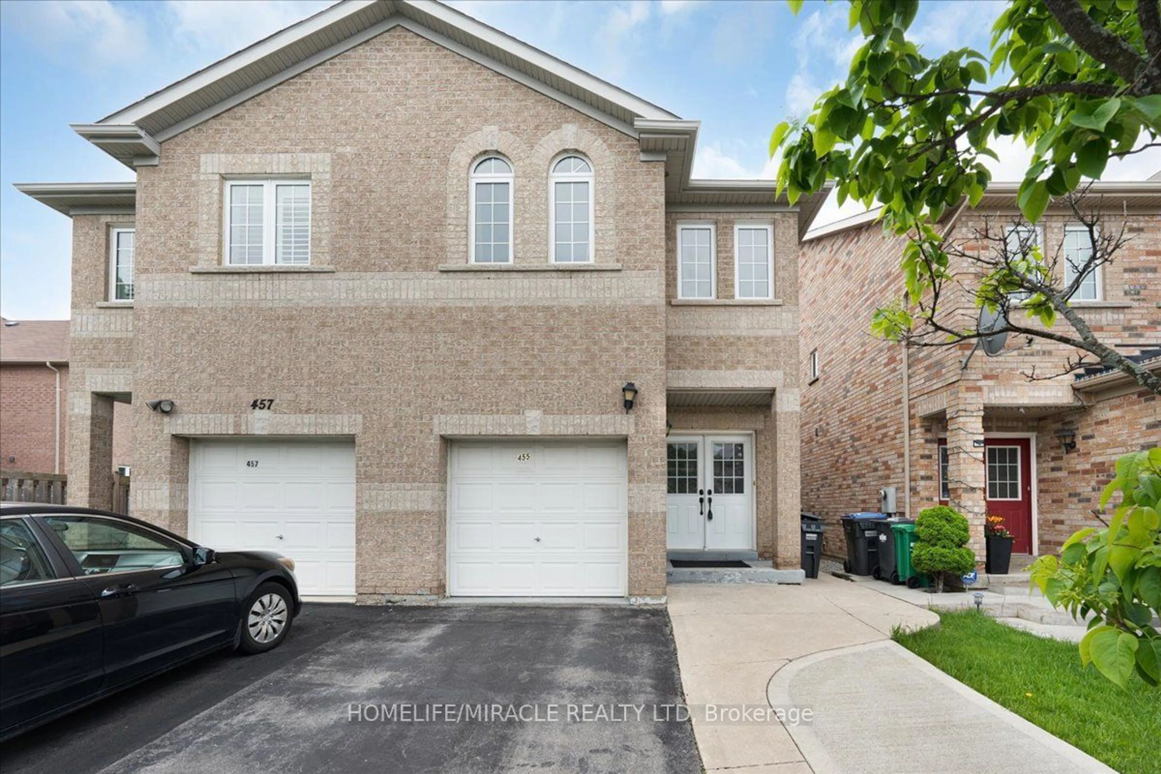 A pic from exterior of the house or condo for 455 Comiskey Cres, Mississauga Ontario L5W 0C7
