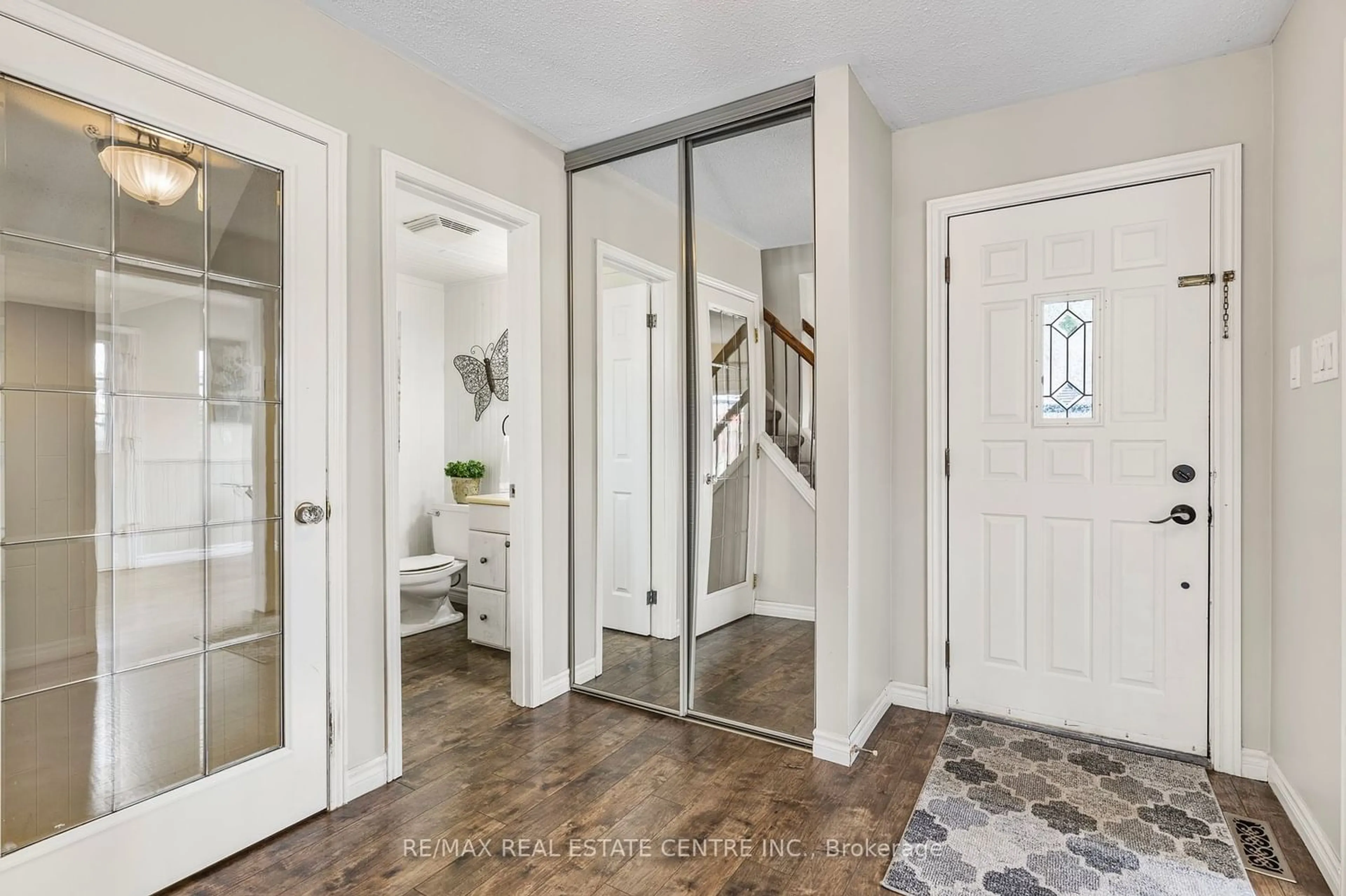 Indoor entryway for 24 Nottawasaga Cres, Brampton Ontario L6Z 1B9