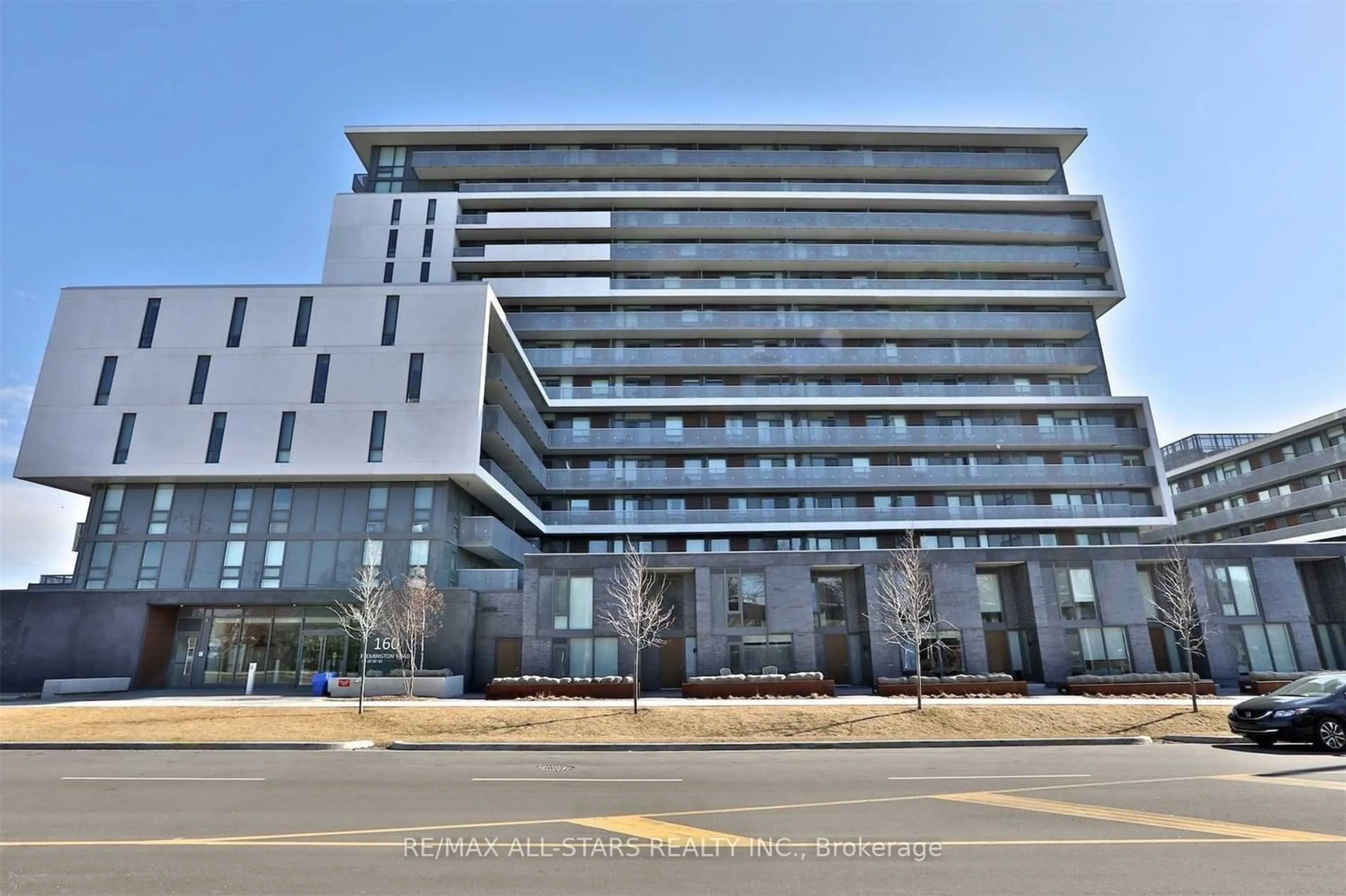 A pic from exterior of the house or condo for 160 Flemington Rd #712, Toronto Ontario M6A 2N9