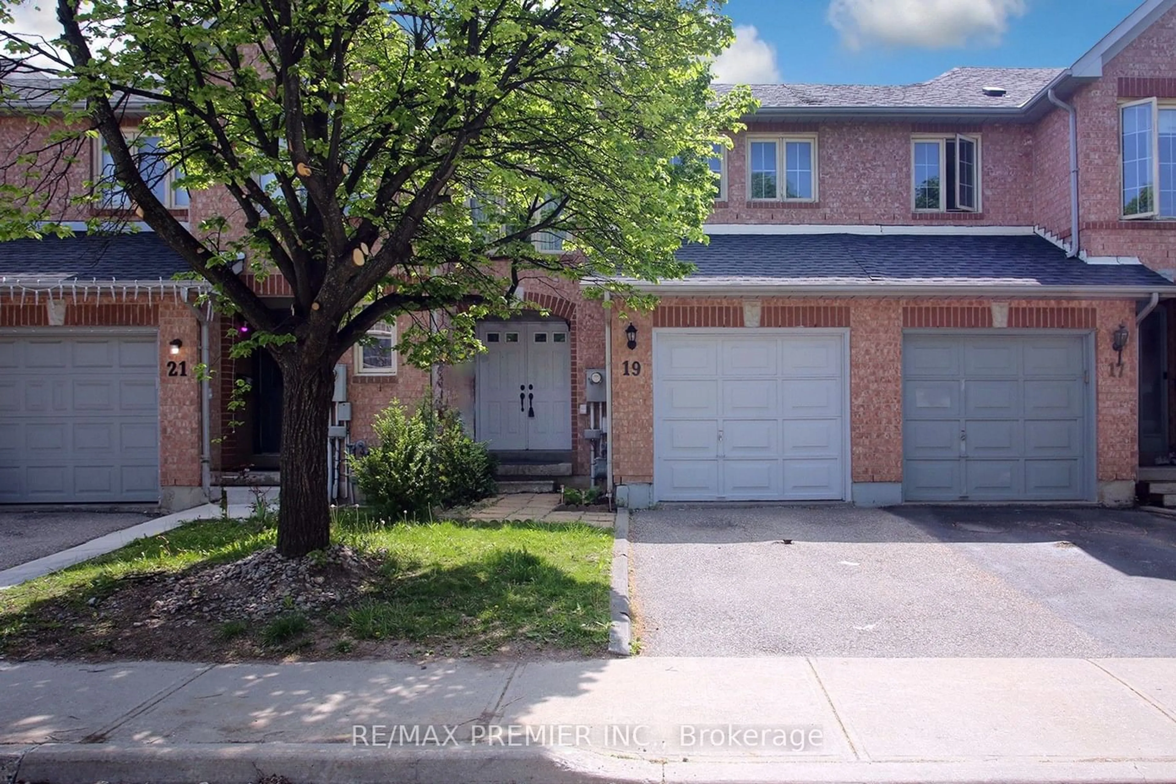 A pic from exterior of the house or condo for 19 Gilgrom Rd, Brampton Ontario L6X 4P5