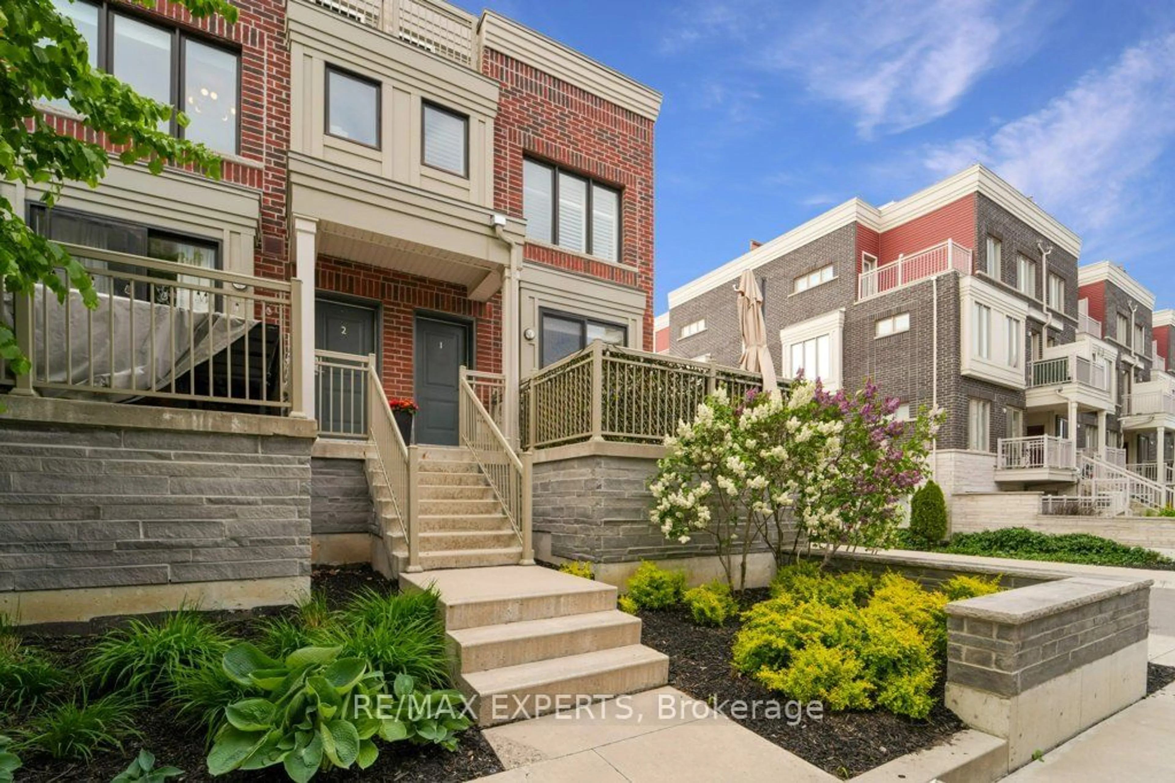 A pic from exterior of the house or condo for 80 Eastwood Park Gdns #1, Toronto Ontario M8W 1N6