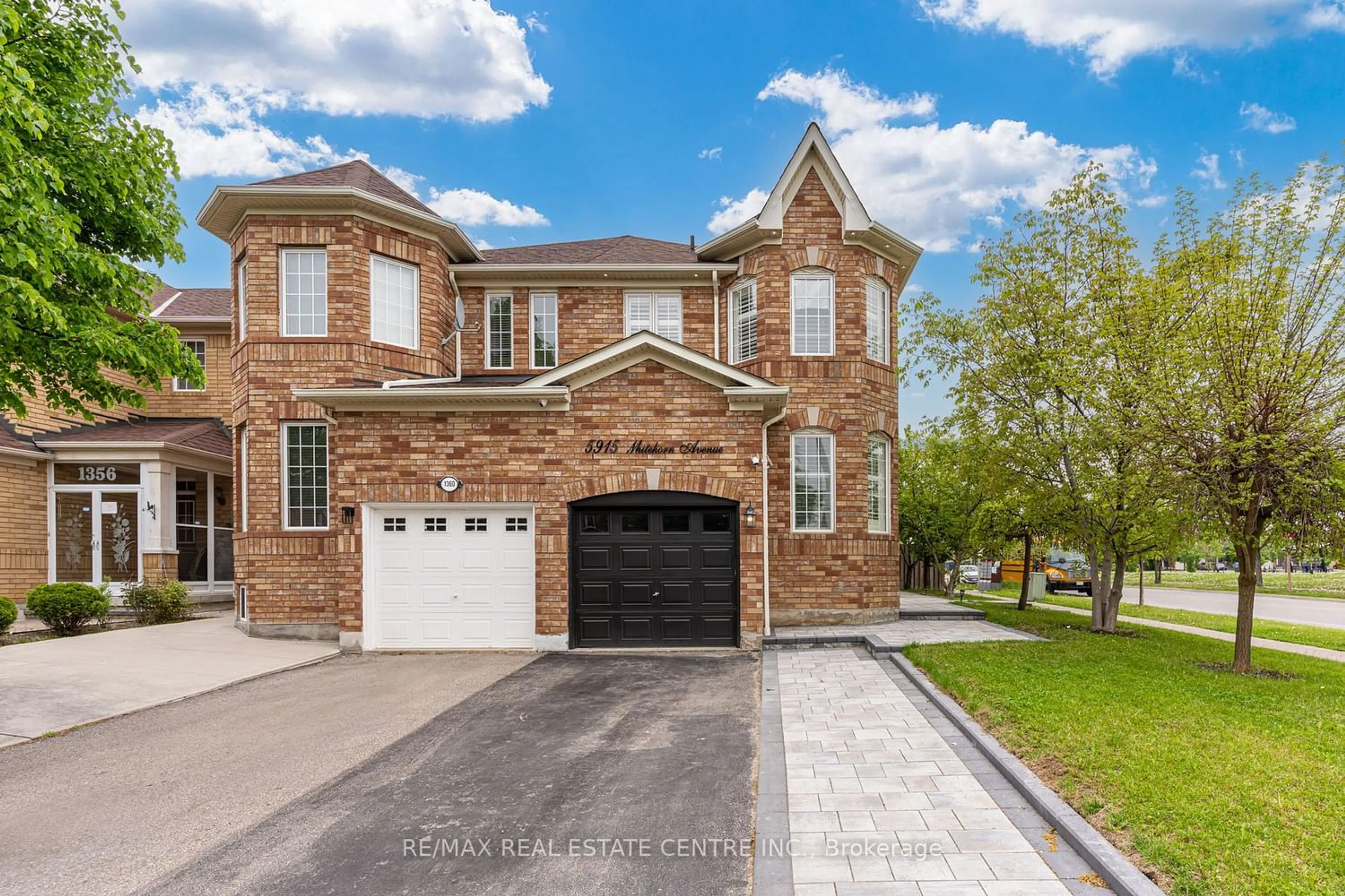 Home with brick exterior material for 5915 Whitehorn Ave, Mississauga Ontario L5V 2Z2