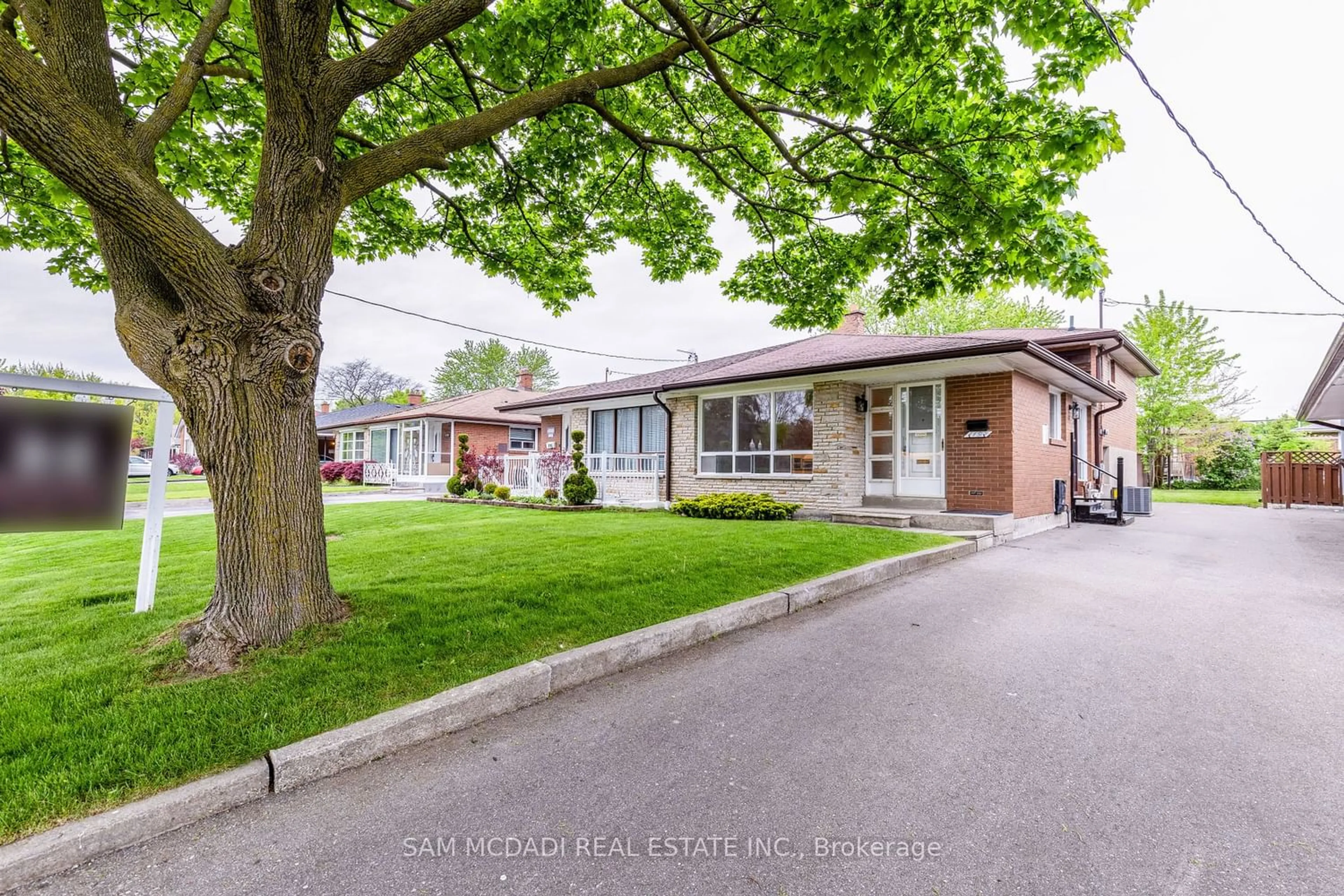 Frontside or backside of a home for 1197 Gripsholm Rd, Mississauga Ontario L4Y 2G8