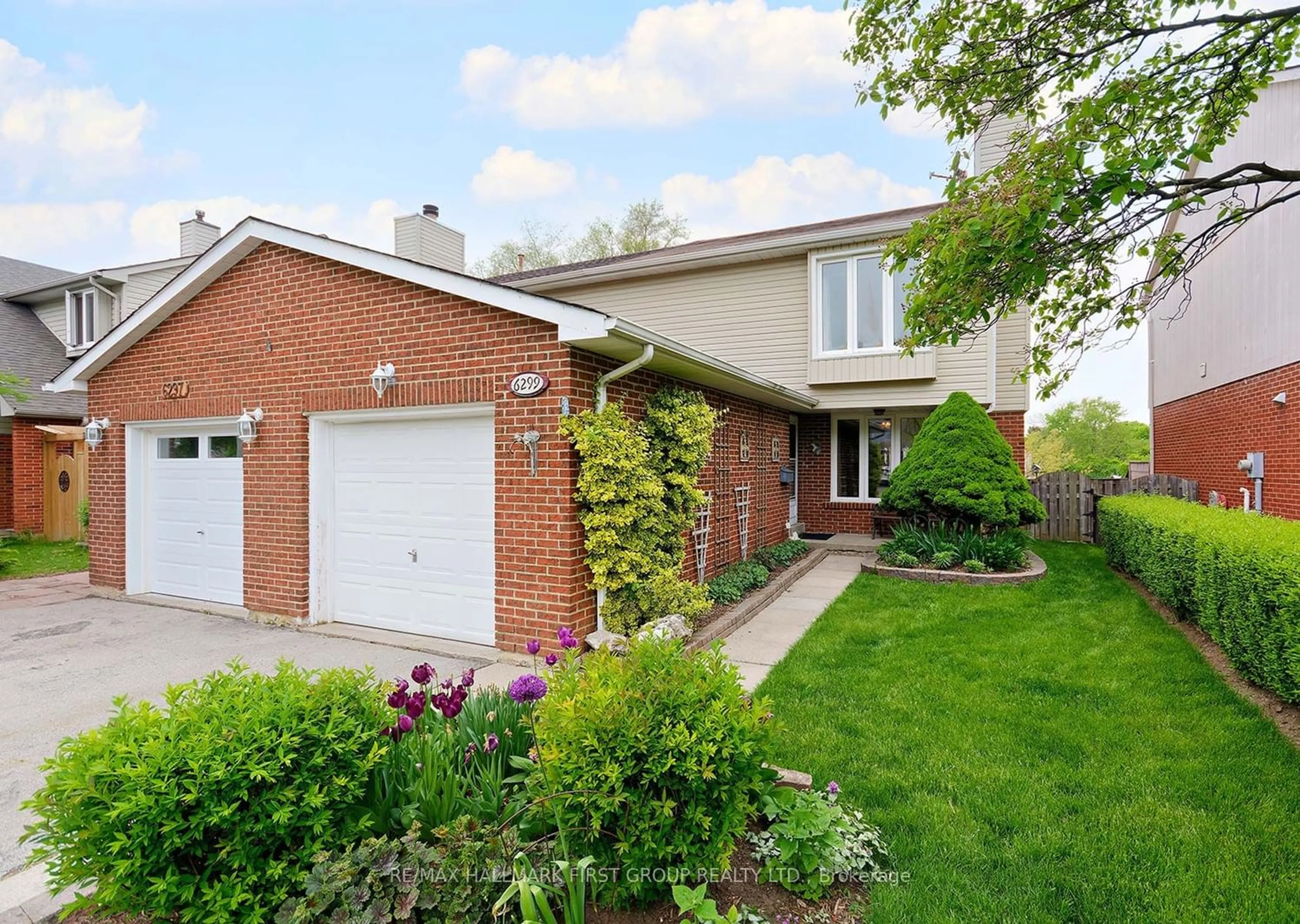 Home with brick exterior material for 6299 Starfield Cres, Mississauga Ontario L5N 1X3