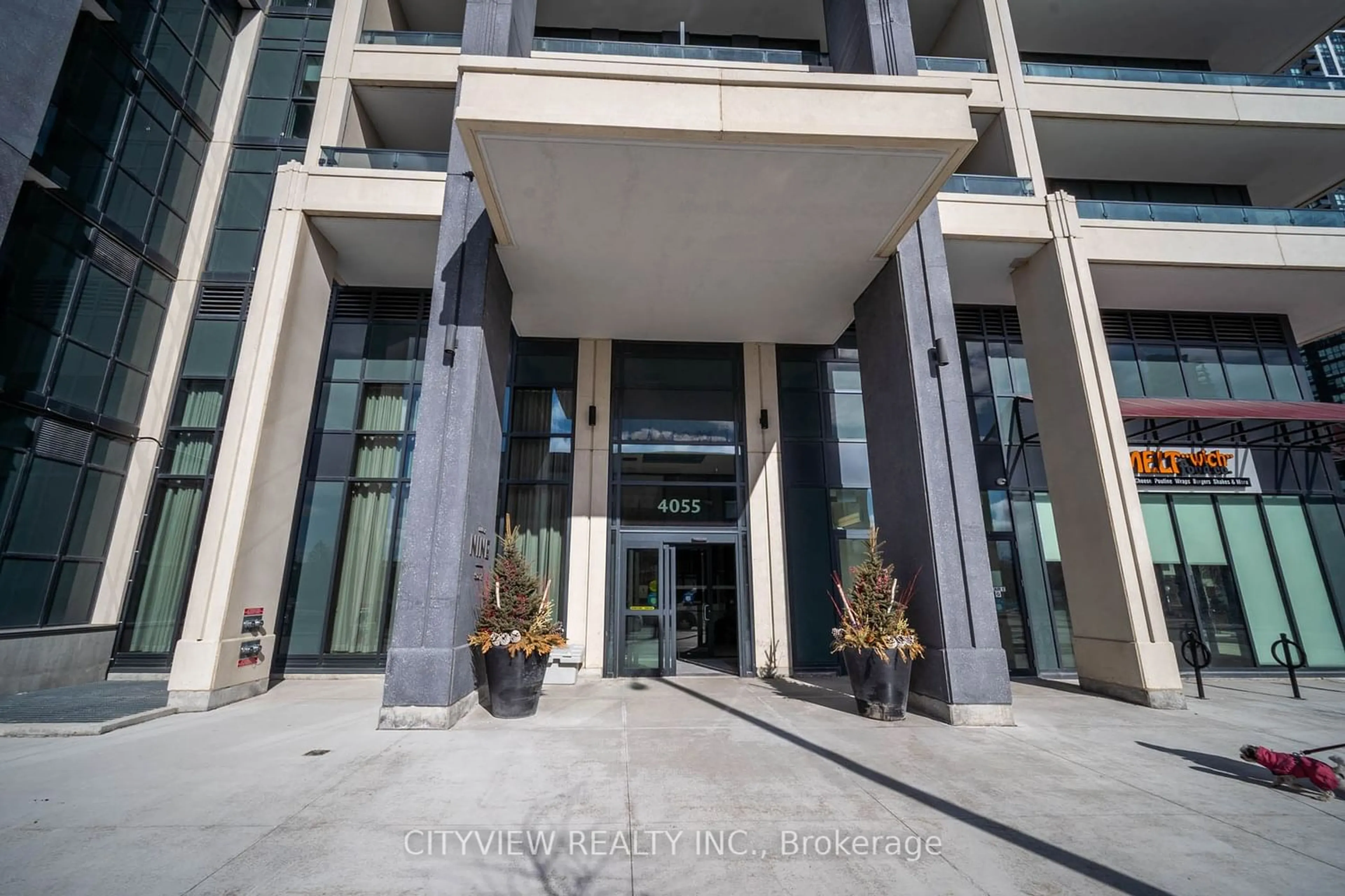 Indoor foyer for 4055 Parkside Village Dr #2712, Mississauga Ontario L5B 0K8