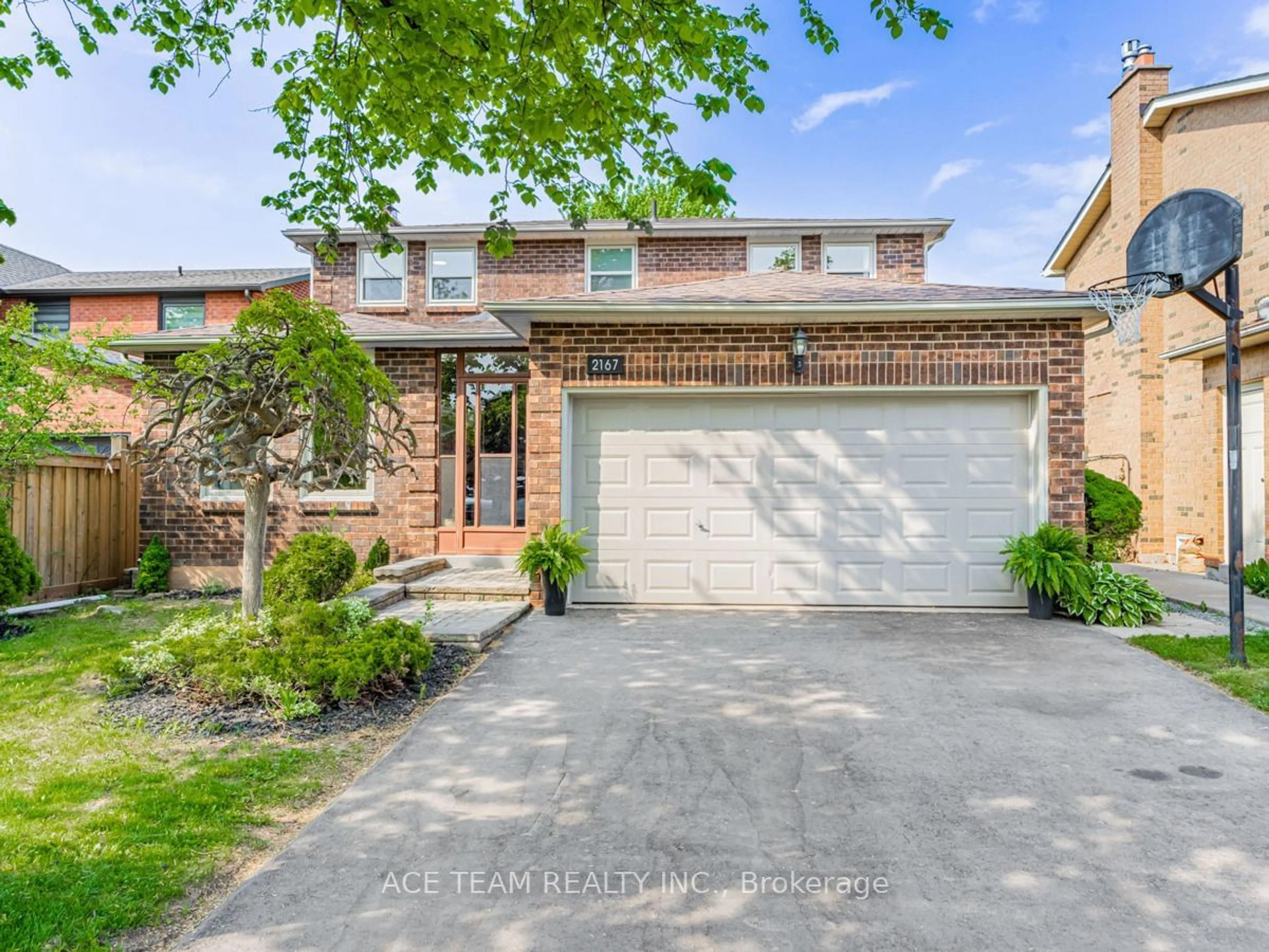 Home with brick exterior material for 2167 Margot St, Oakville Ontario L6H 3M5