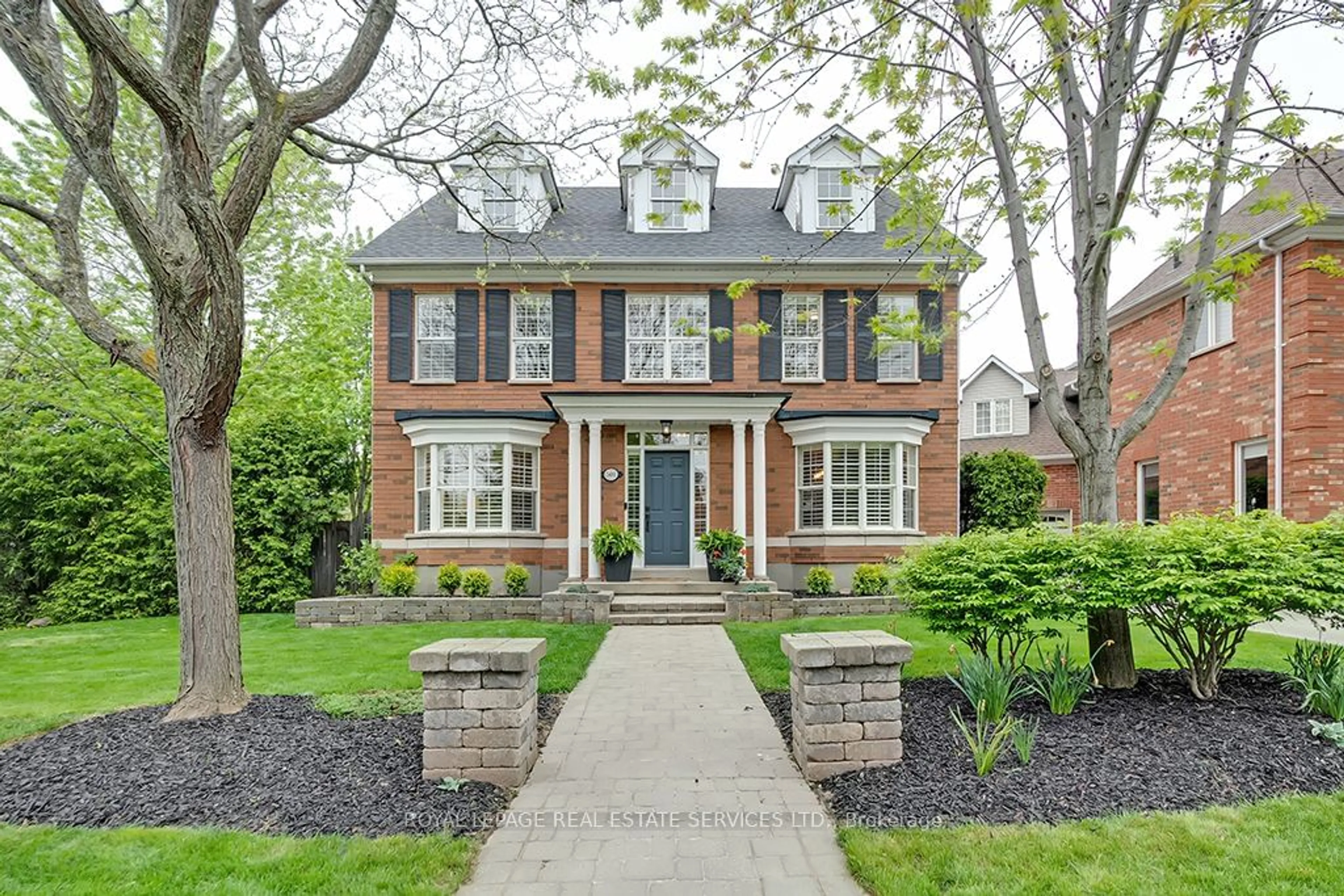 Home with brick exterior material for 501 Doverwood Dr, Oakville Ontario L6H 6N4