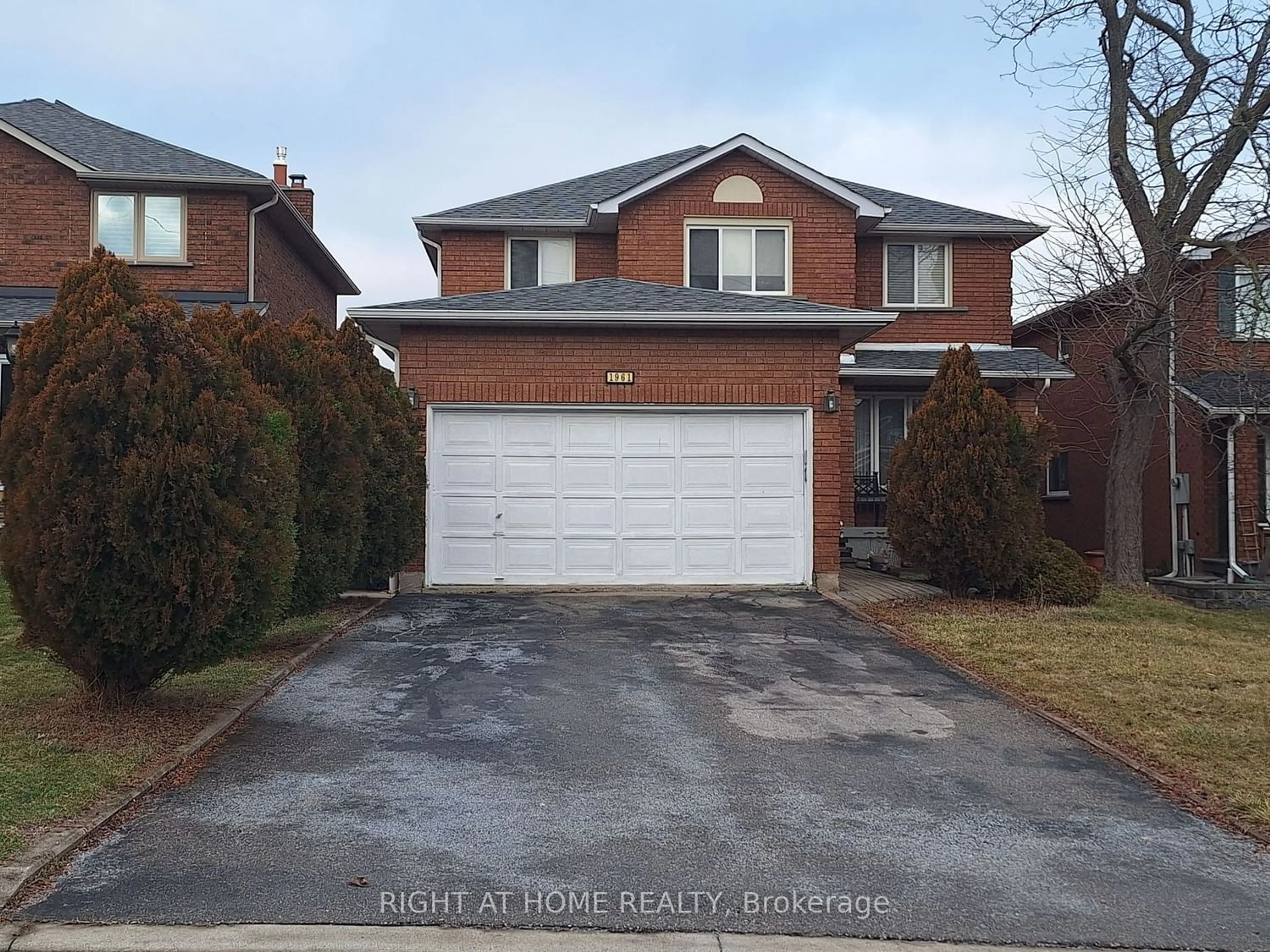 Frontside or backside of a home for 1961 Aldermead Rd, Mississauga Ontario L5M 3A1