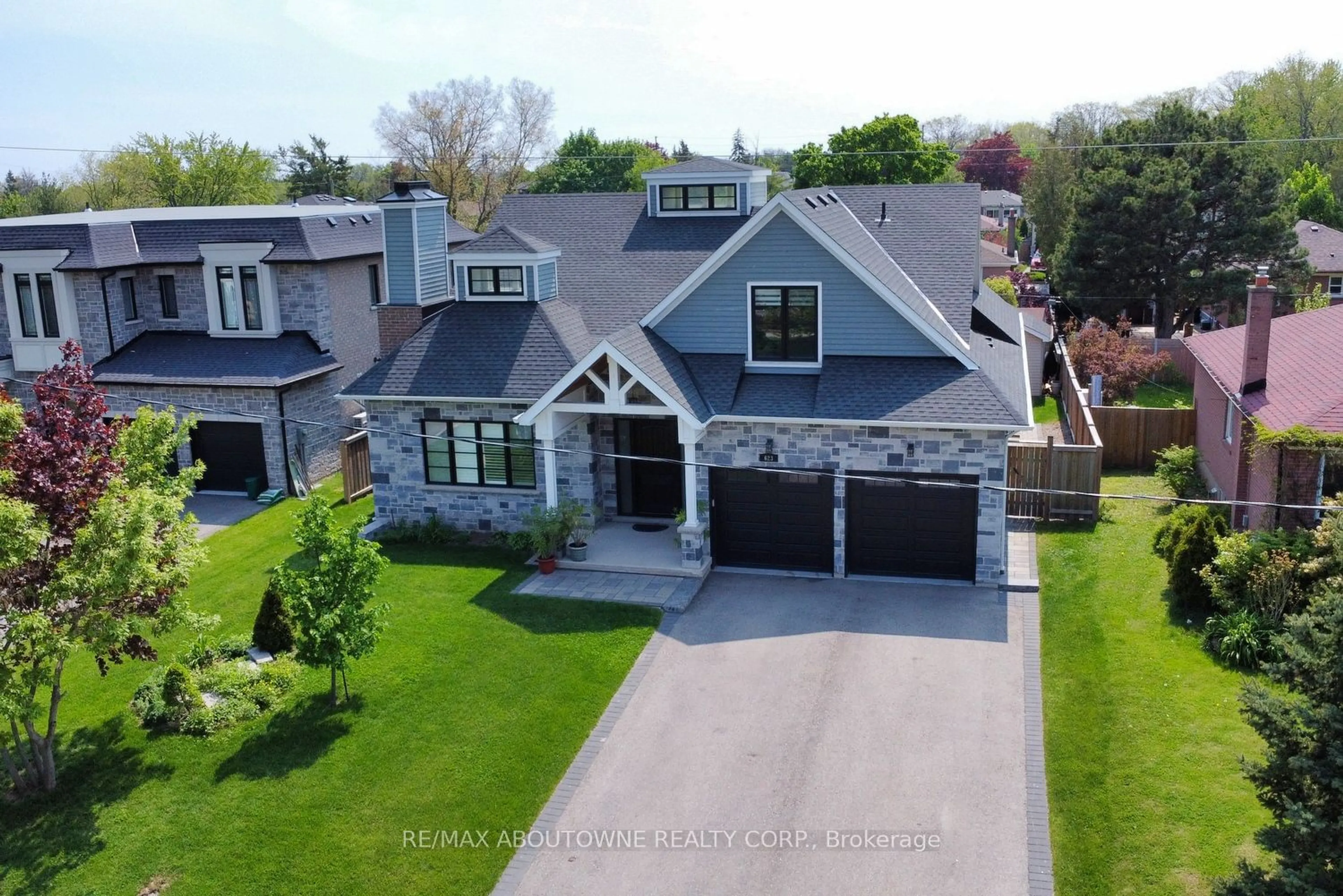 Frontside or backside of a home for 623 Weynway Crt, Oakville Ontario L6L 4G7