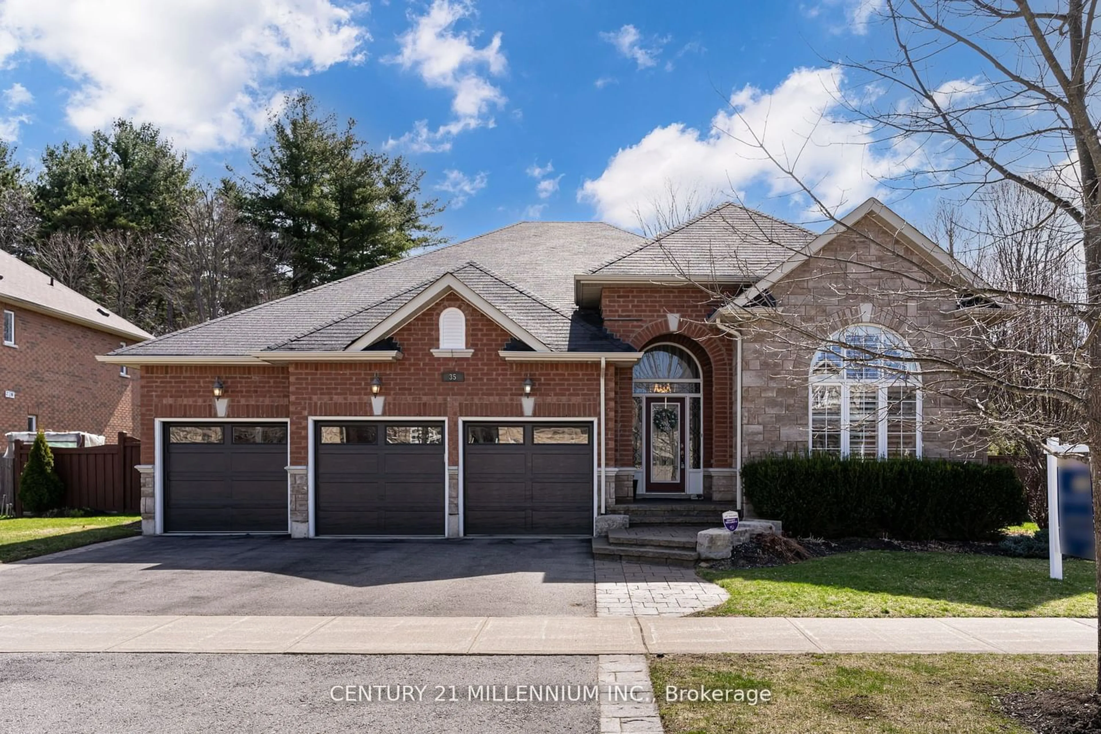 Home with brick exterior material for 35 Borland Cres, Caledon Ontario L7C 3M4