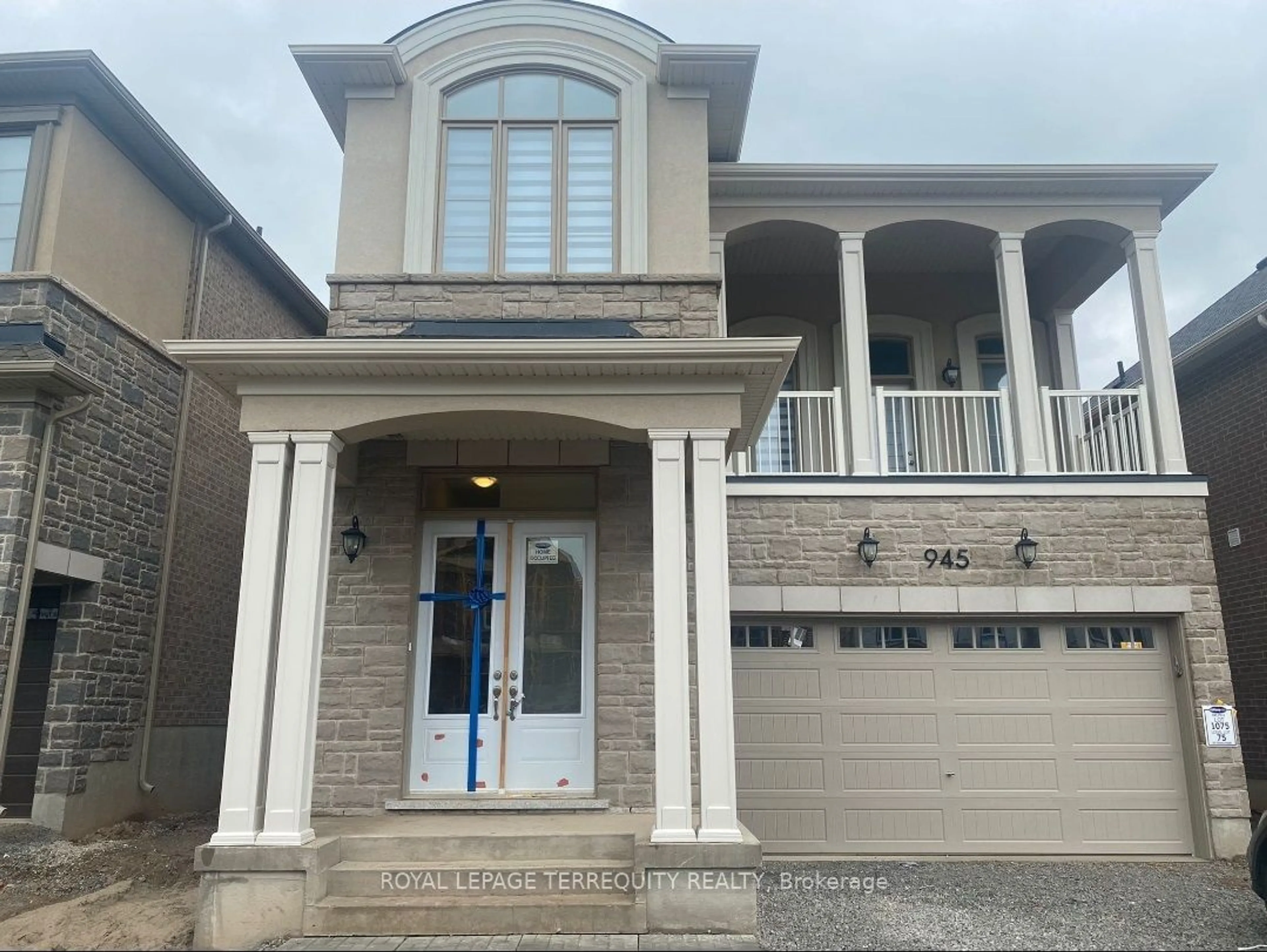 Outside view for 945 Chestnut Hts, Milton Ontario L9E 1P6