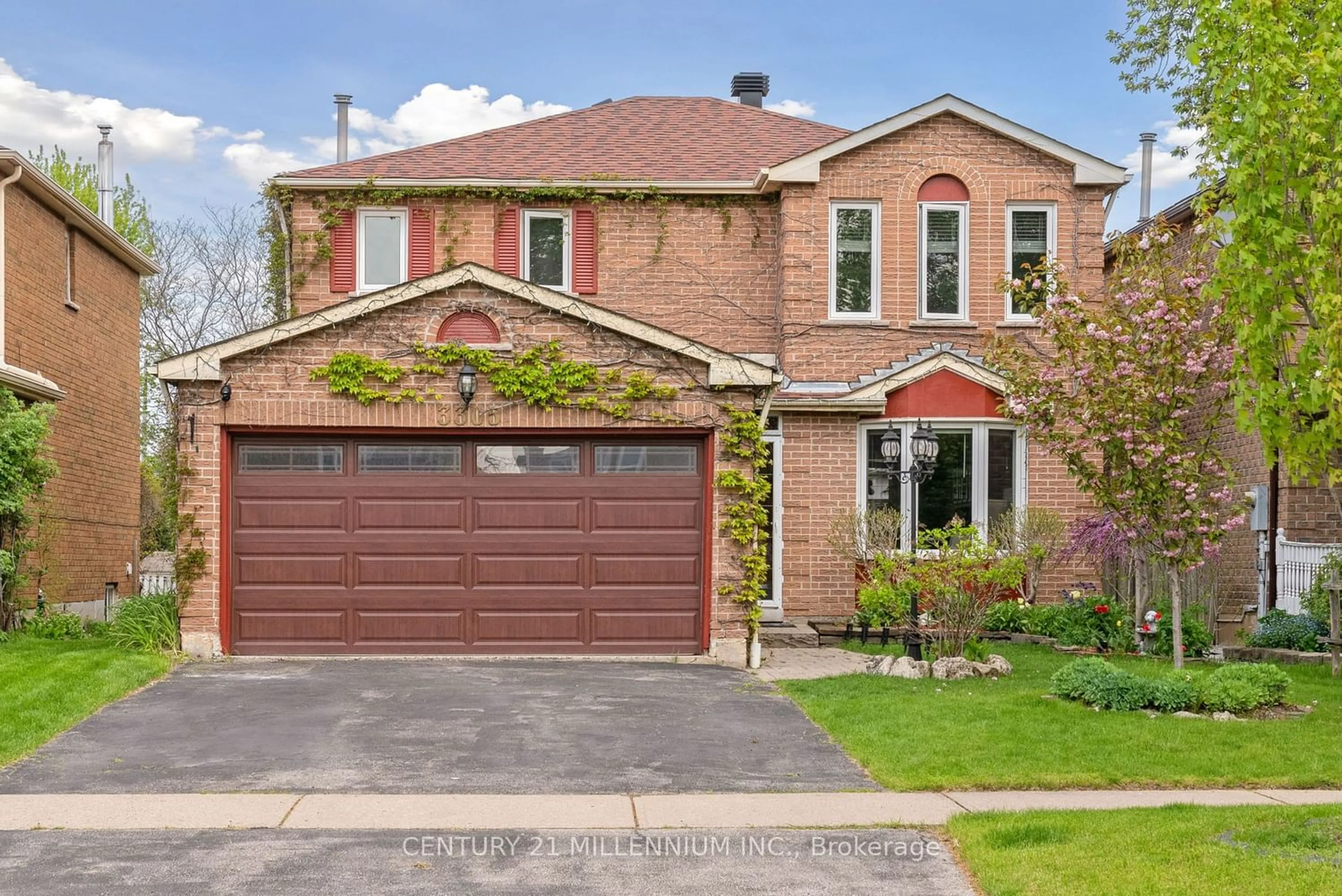 Home with brick exterior material for 3305 Jackpine Rd, Mississauga Ontario L5L 4P3