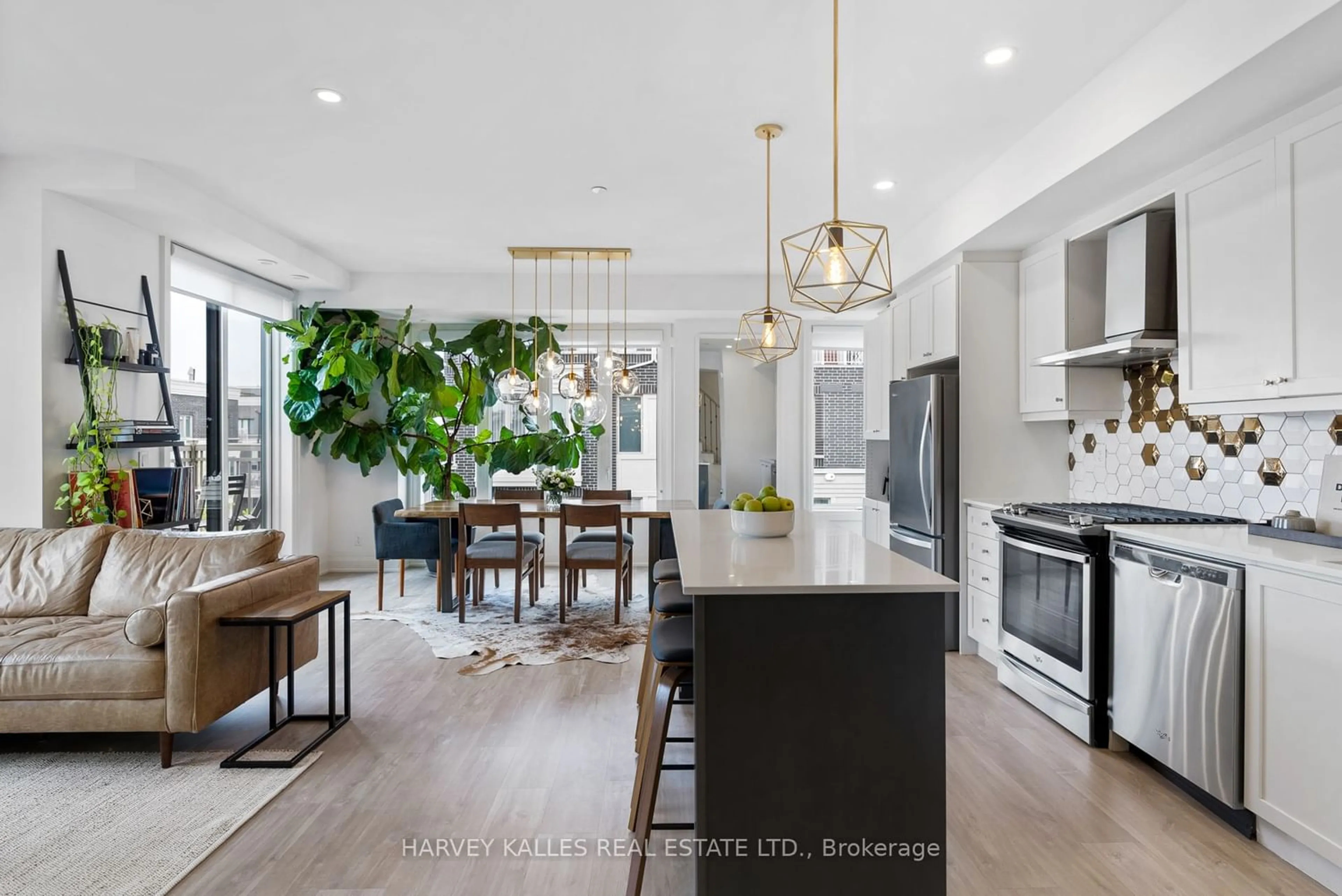 Contemporary kitchen for 115 Long Branch Ave #2, Toronto Ontario M8W 1N6