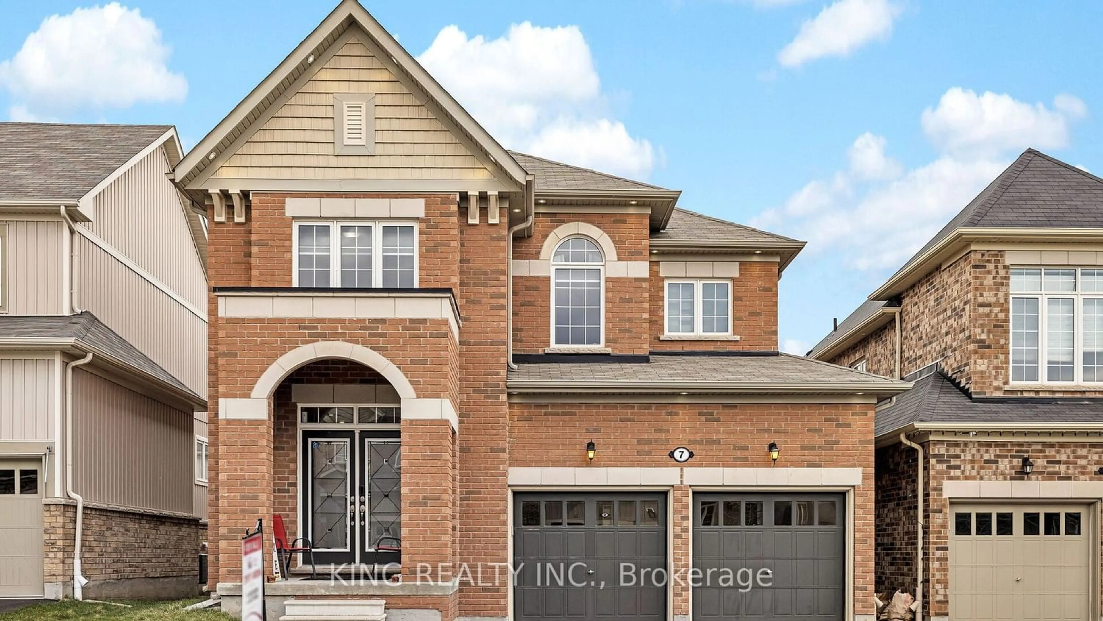 Home with brick exterior material for 7 Porter Dr, Orangeville Ontario L9W 6Z4