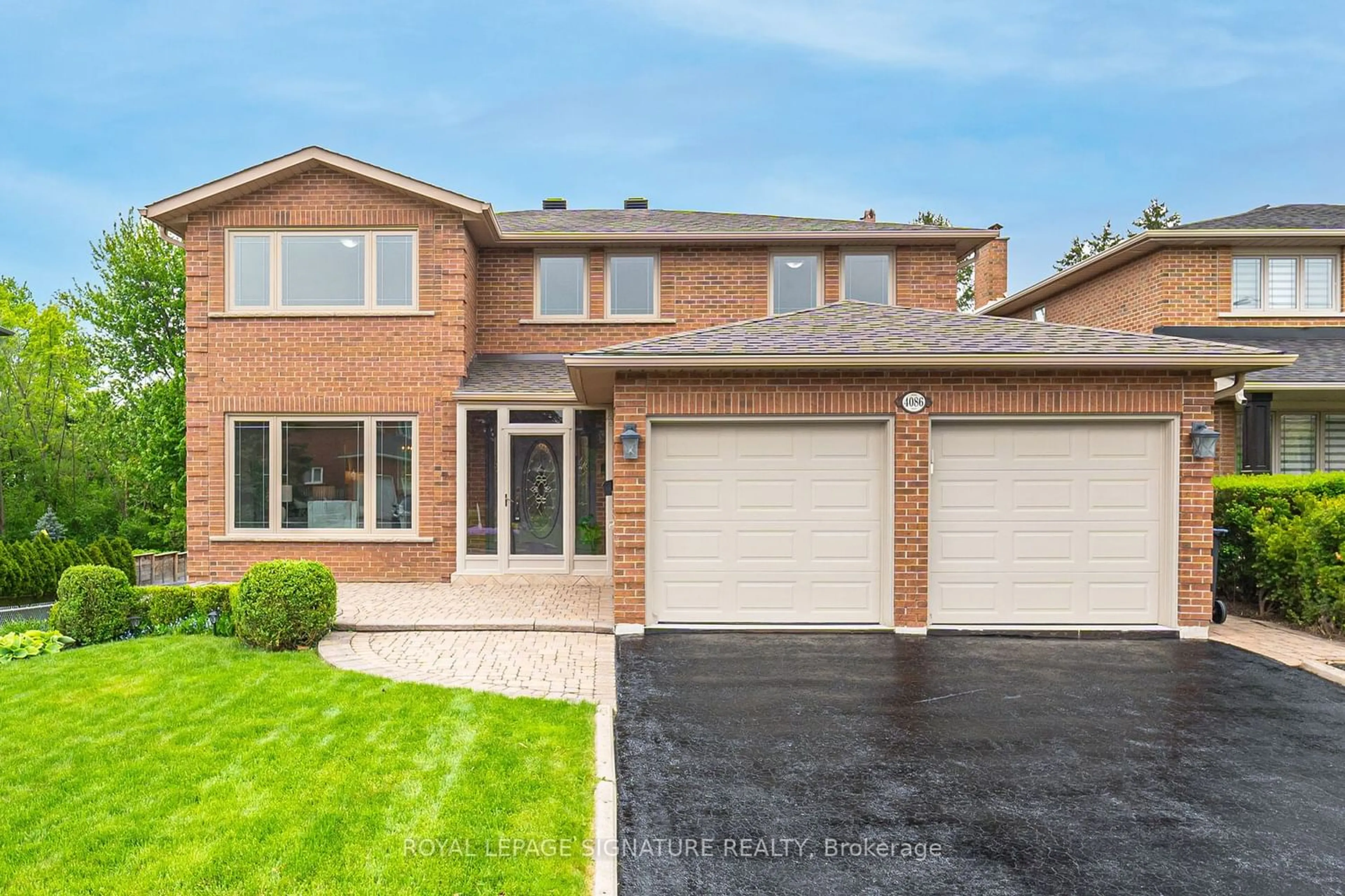Home with brick exterior material for 4086 Golden Orchard Dr, Mississauga Ontario L4W 3E7
