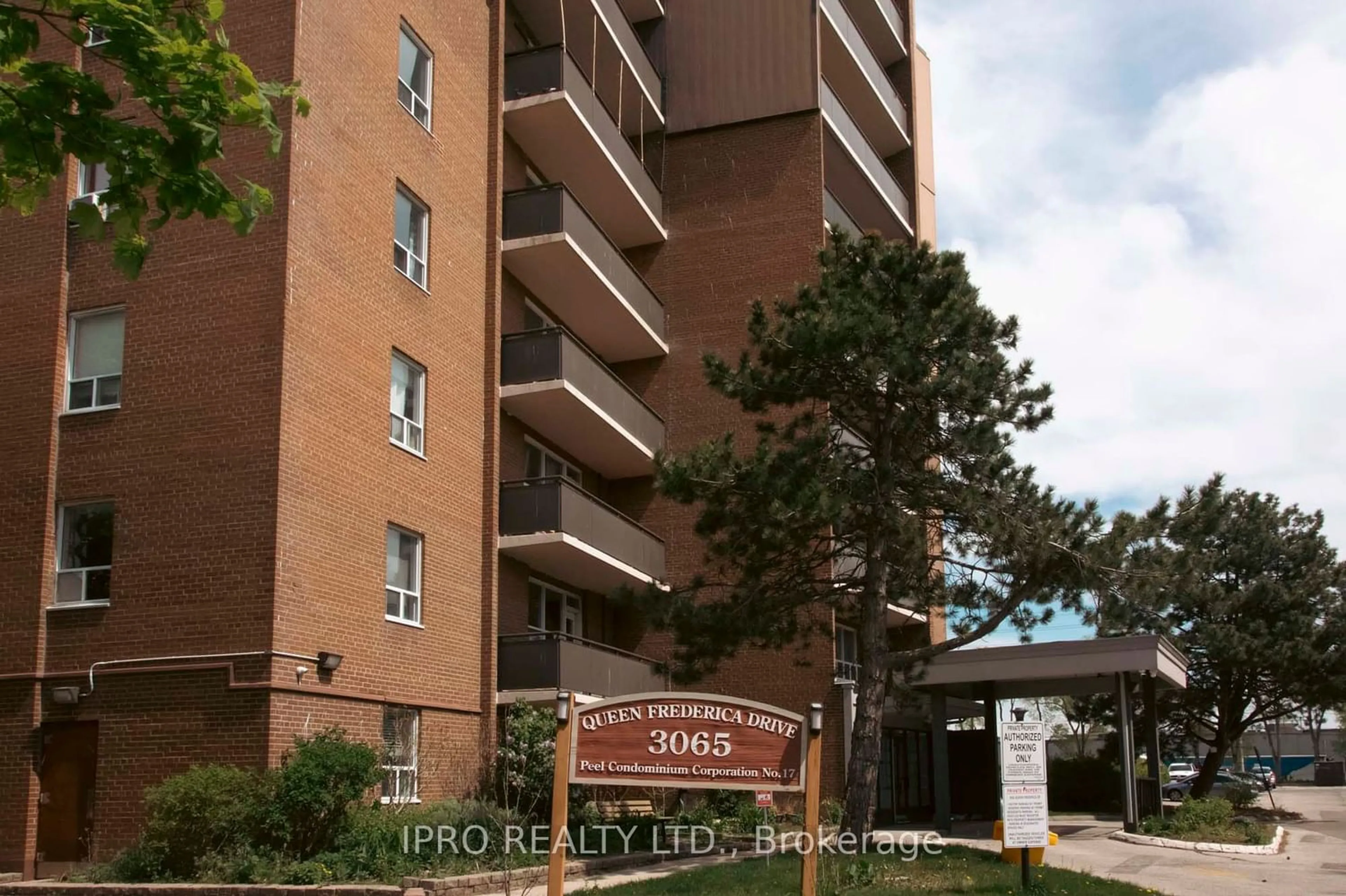 A pic from exterior of the house or condo for 3065 Queen Frederica Dr #703, Mississauga Ontario L4Y 3A3