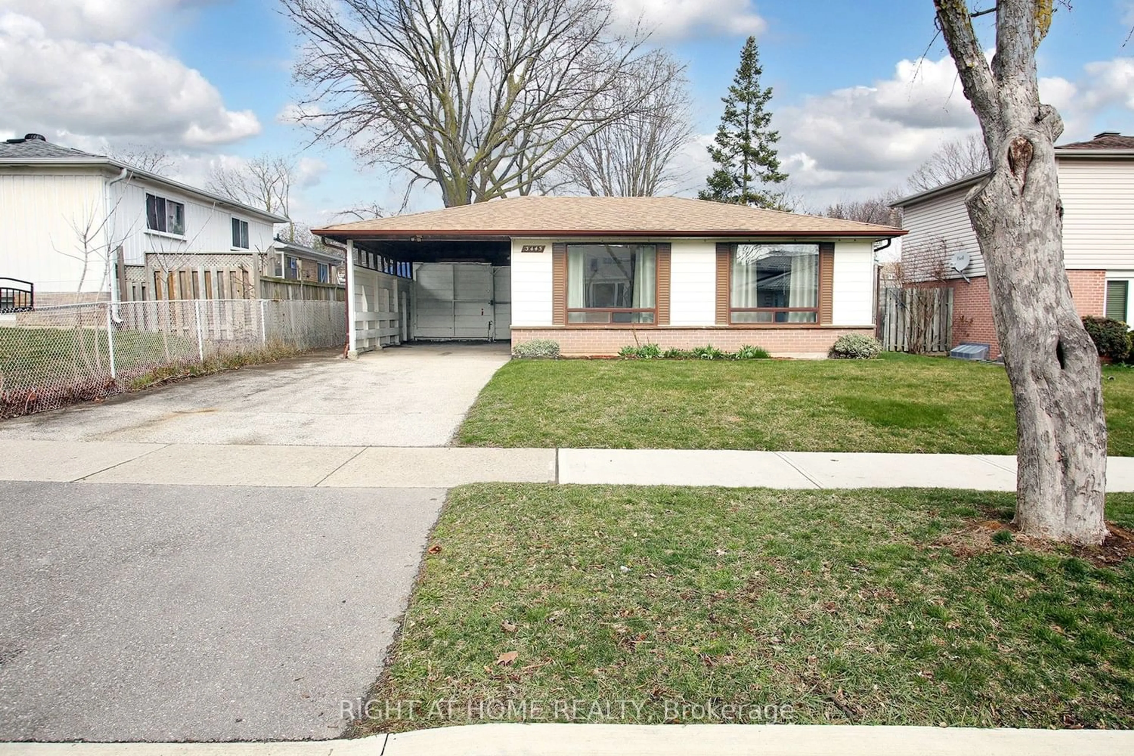 Frontside or backside of a home for 3445 Bannerhill Ave, Mississauga Ontario L4X 1V2