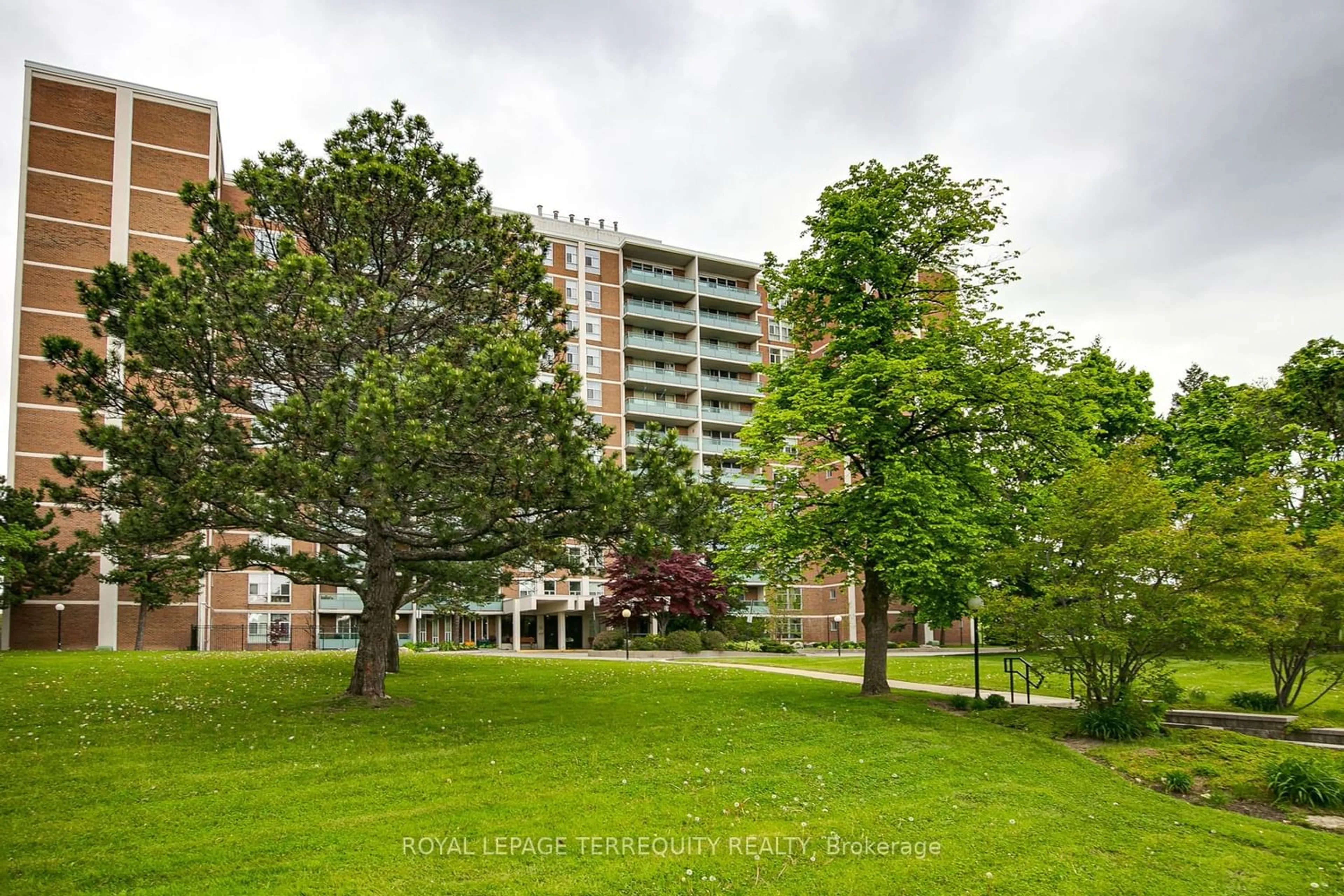 A pic from exterior of the house or condo for 44 Longbourne Dr #602, Toronto Ontario M9R 2M7
