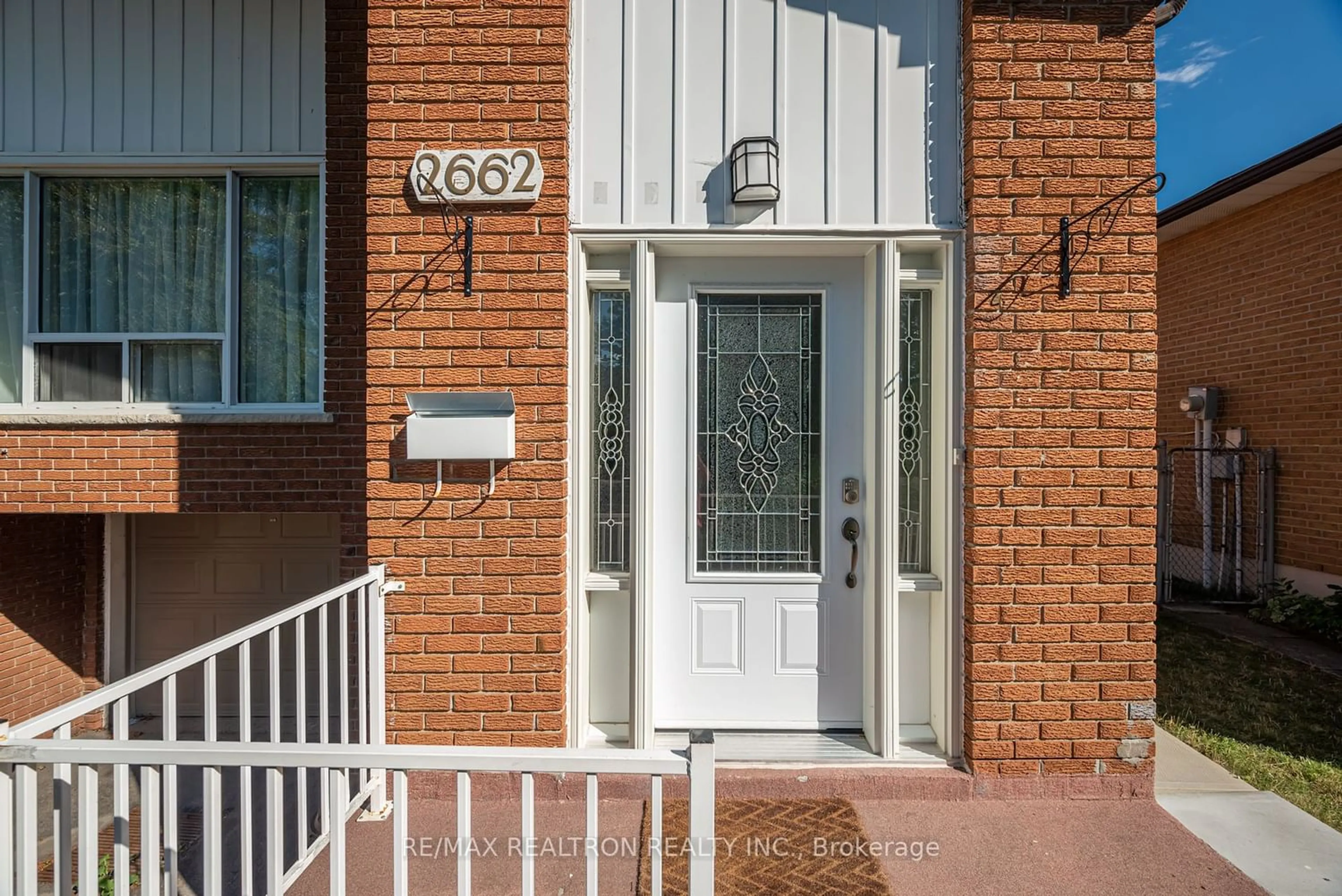 A pic from exterior of the house or condo for 2662 Hortense Rd, Mississauga Ontario L5L 1V7